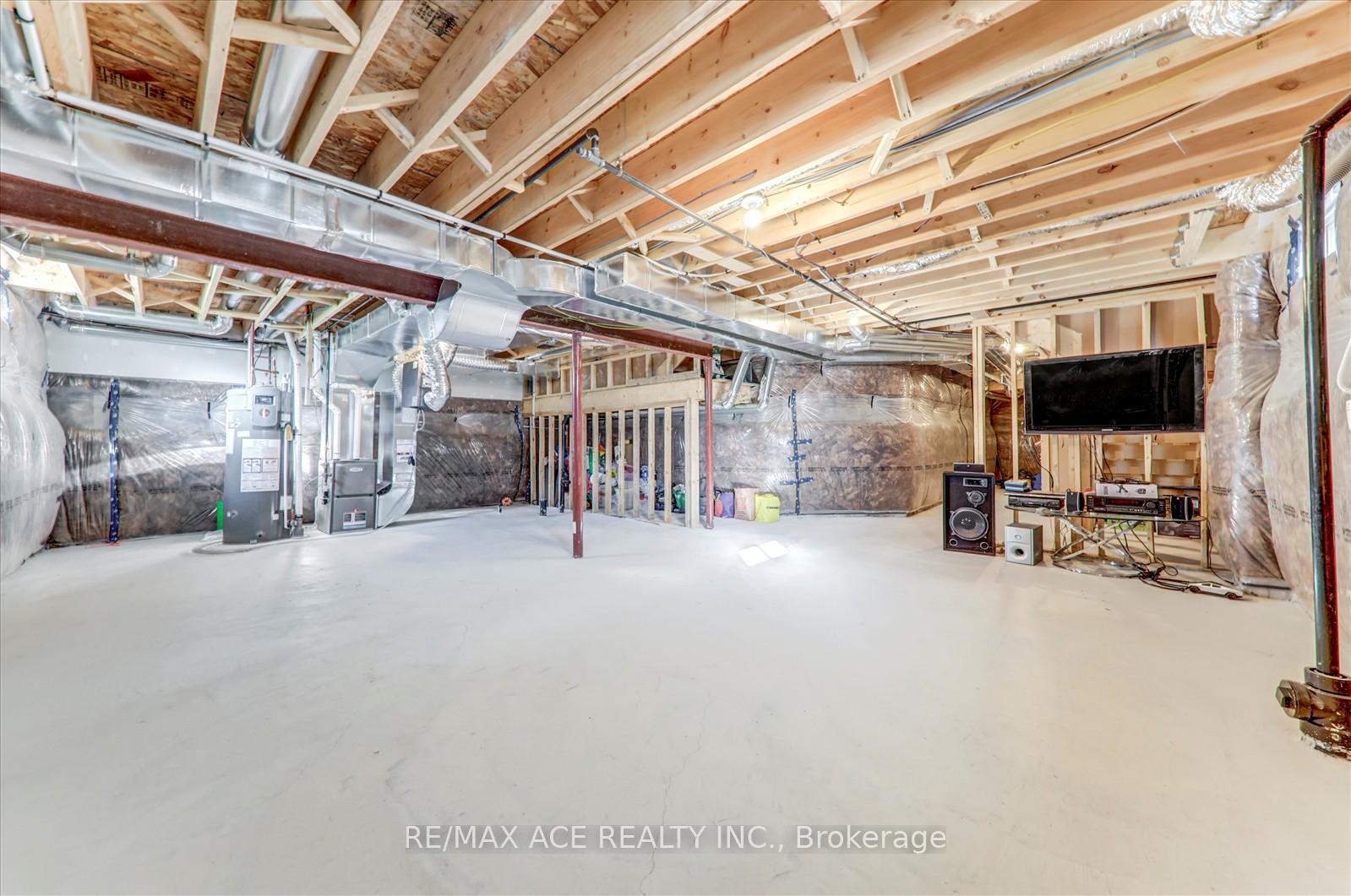 Photo 31 of 1152 Skyridge Boulevard, Pickering, Rural Pickering — HOMEH