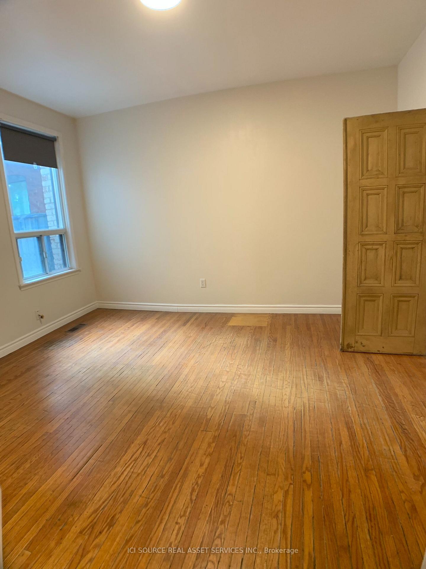 Photo 4 of Unit Main Floor, 52 Grove Avenue, Toronto, Trinity-Bellwoods — HOMEH
