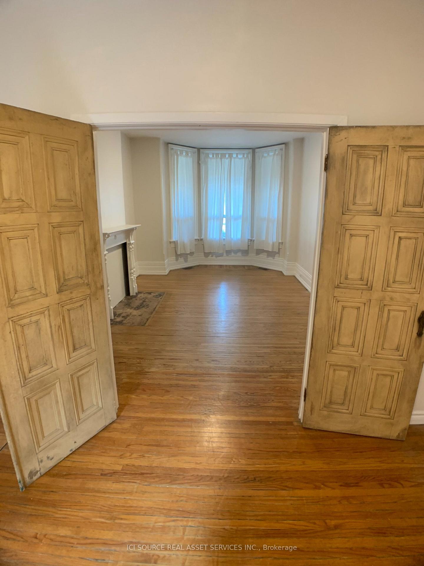 Photo 5 of Unit Main Floor, 52 Grove Avenue, Toronto, Trinity-Bellwoods — HOMEH