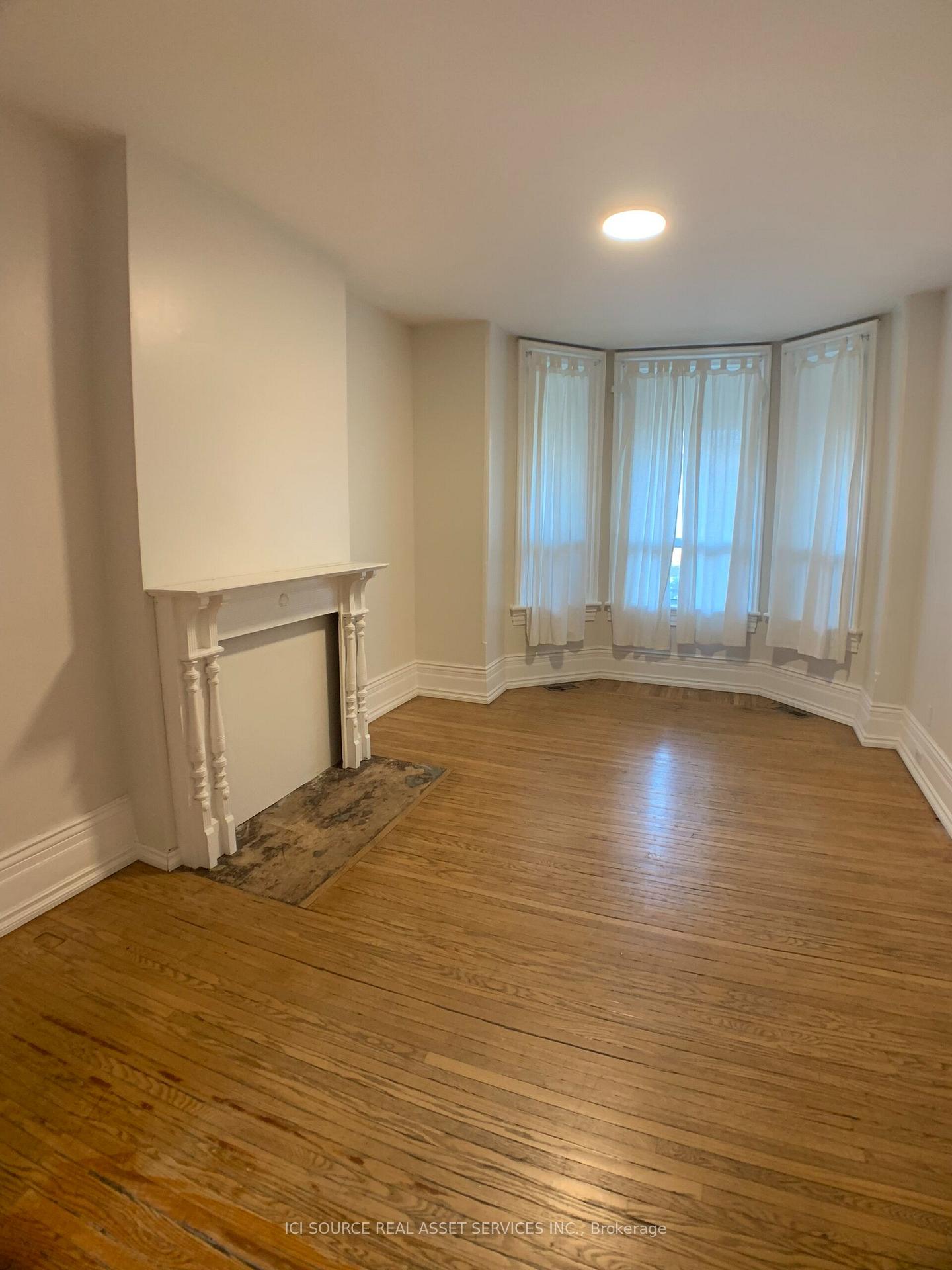 Photo 6 of Unit Main Floor, 52 Grove Avenue, Toronto, Trinity-Bellwoods — HOMEH