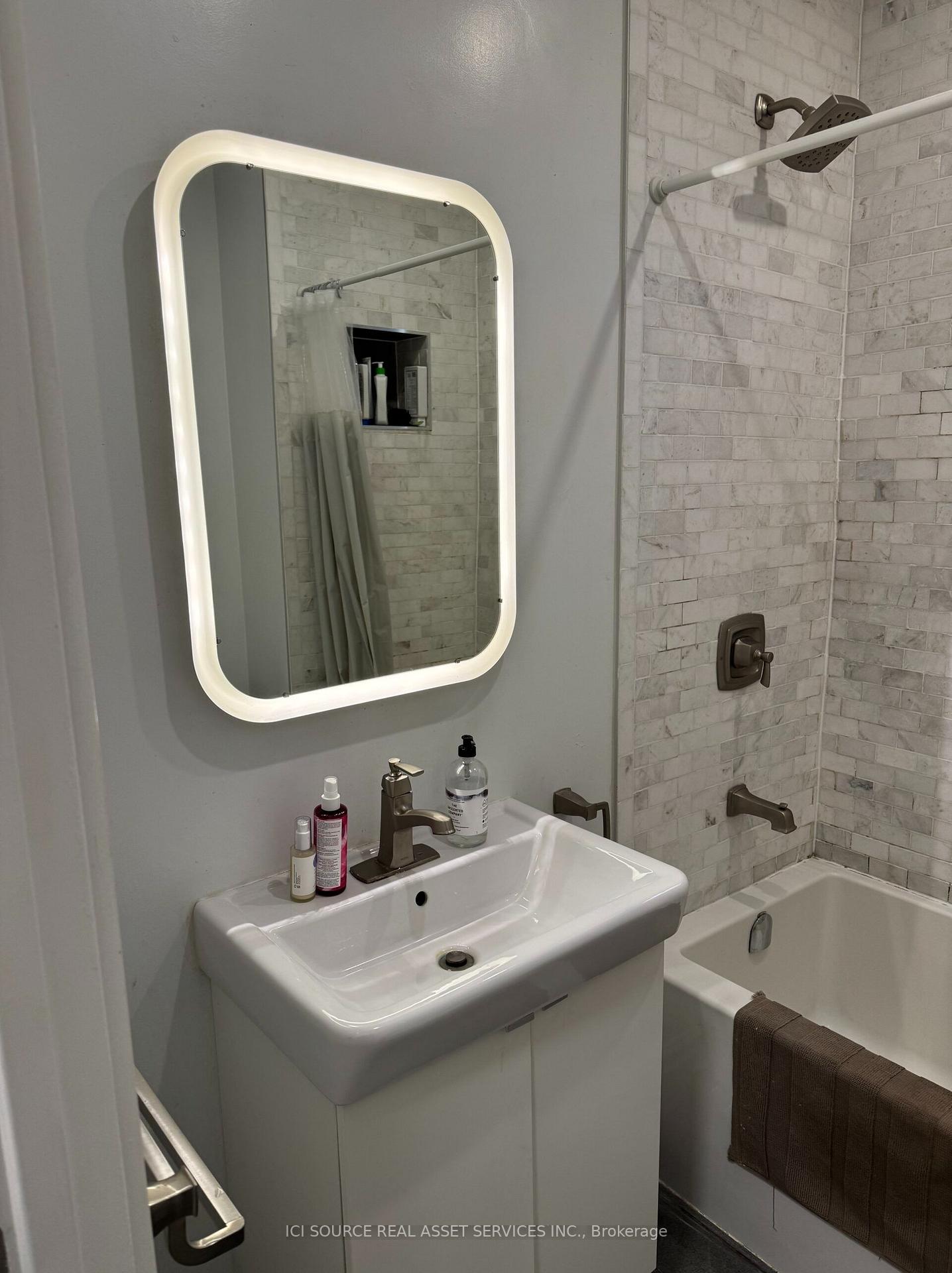 Photo 10 of Unit Main Floor, 52 Grove Avenue, Toronto, Trinity-Bellwoods — HOMEH