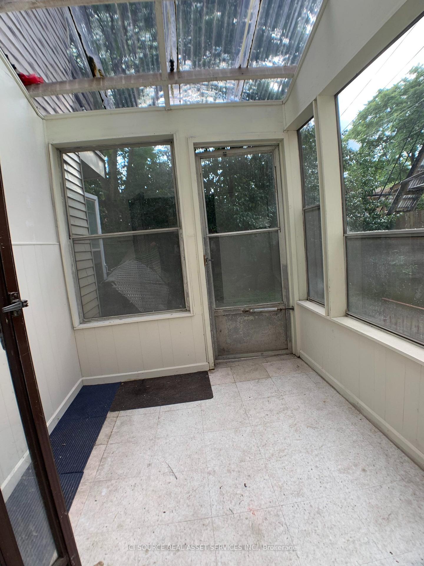 Photo 16 of Unit Main Floor, 52 Grove Avenue, Toronto, Trinity-Bellwoods — HOMEH