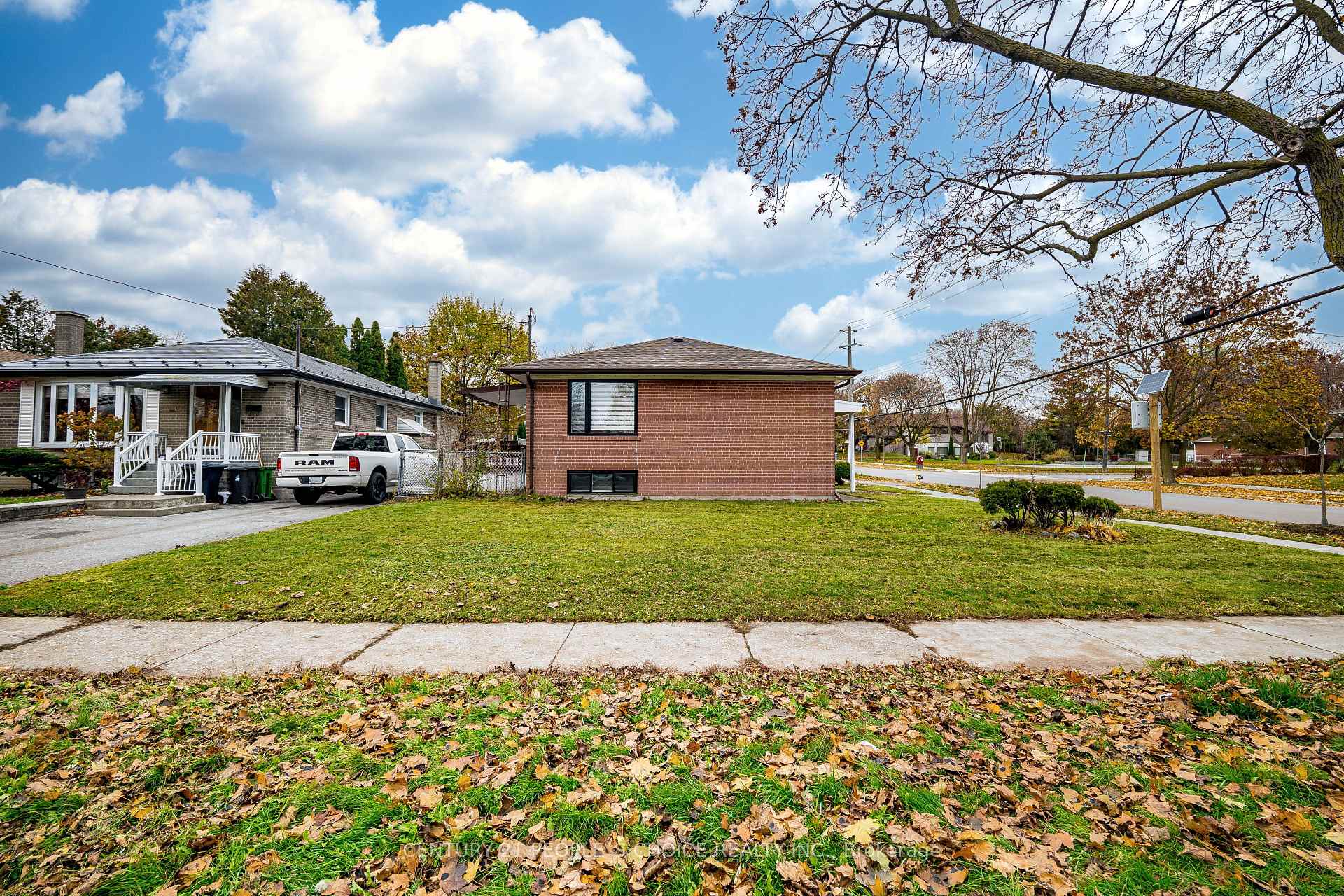 Photo 6 of Unit BSMT, 89 Thistle Down Boulevard, Etobicoke, Thistletown-Beaumonde Heights — HOMEH