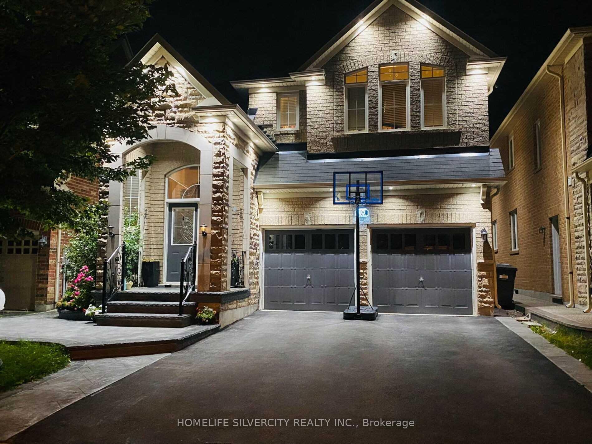 Photo 3 of 10 Bloom Drive, Brampton, Bram East — HOMEH