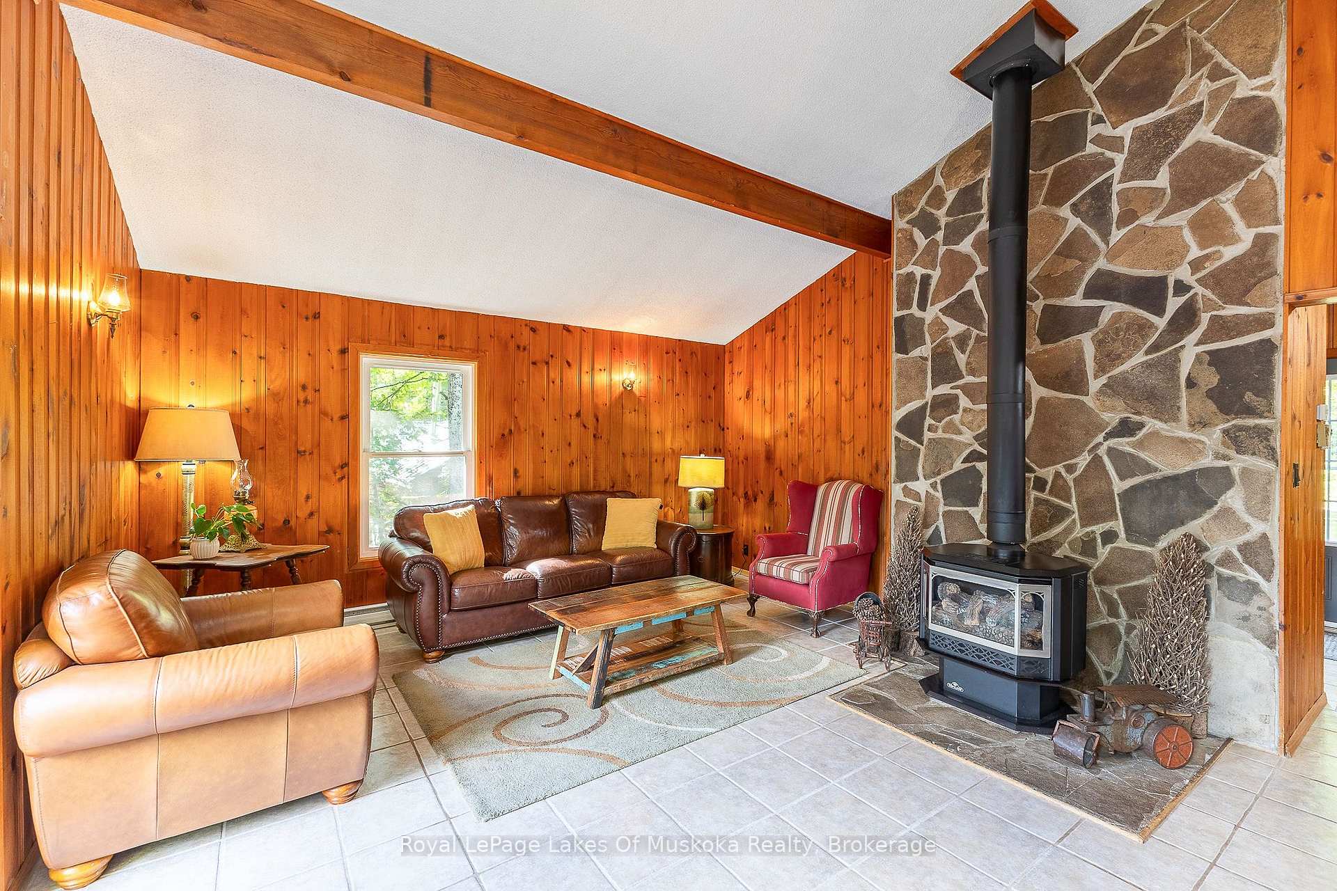 Photo 3 of 1053 Atkins Lake Road, Bracebridge, Macaulay — HOMEH