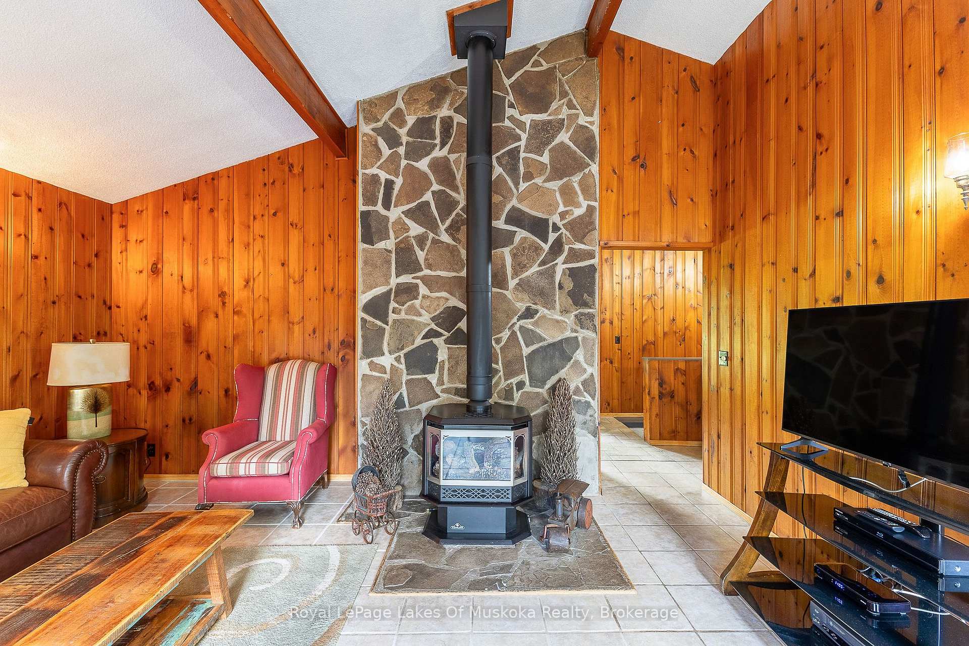 Photo 4 of 1053 Atkins Lake Road, Bracebridge, Macaulay — HOMEH