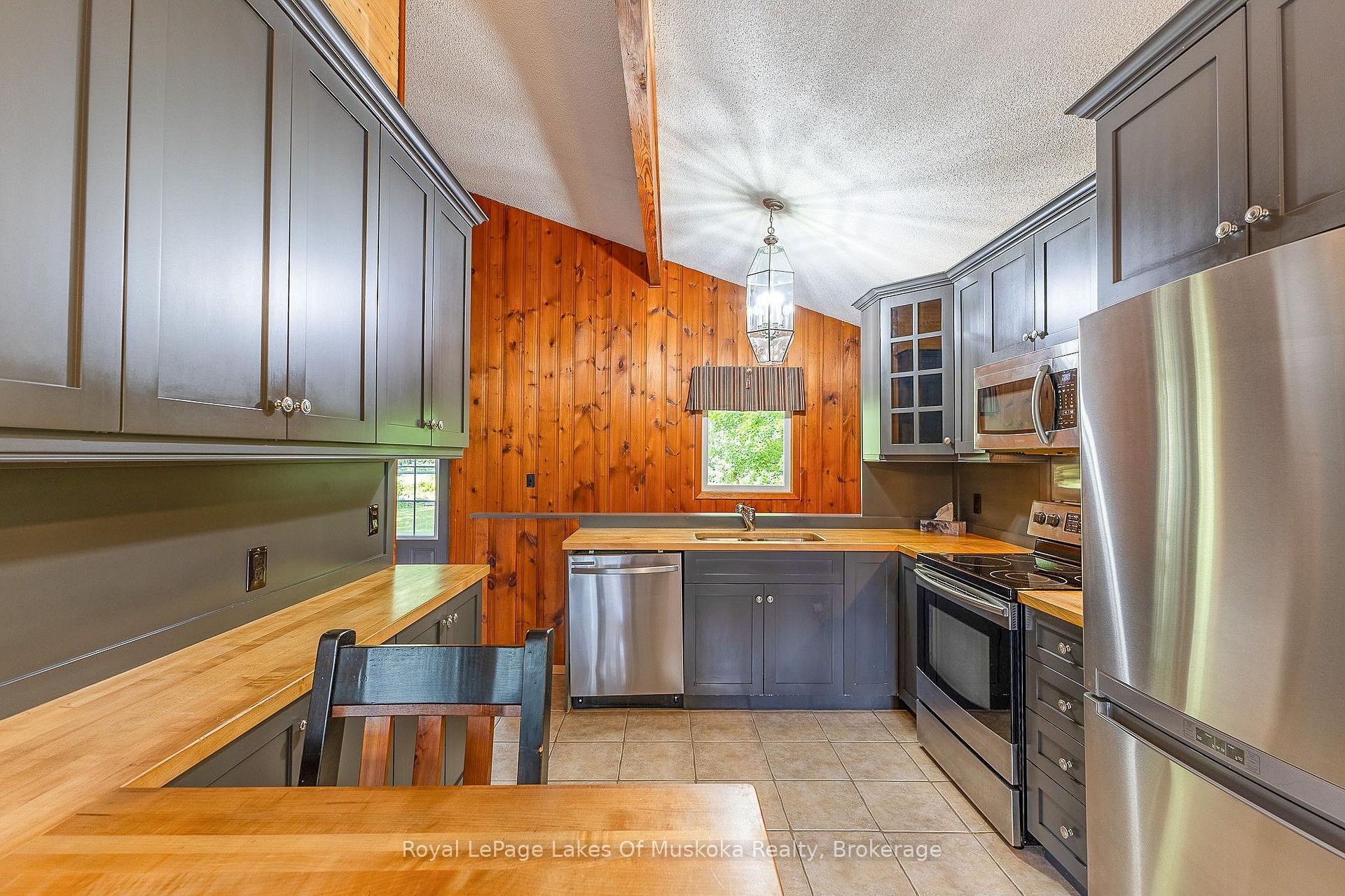 Photo 8 of 1053 Atkins Lake Road, Bracebridge, Macaulay — HOMEH