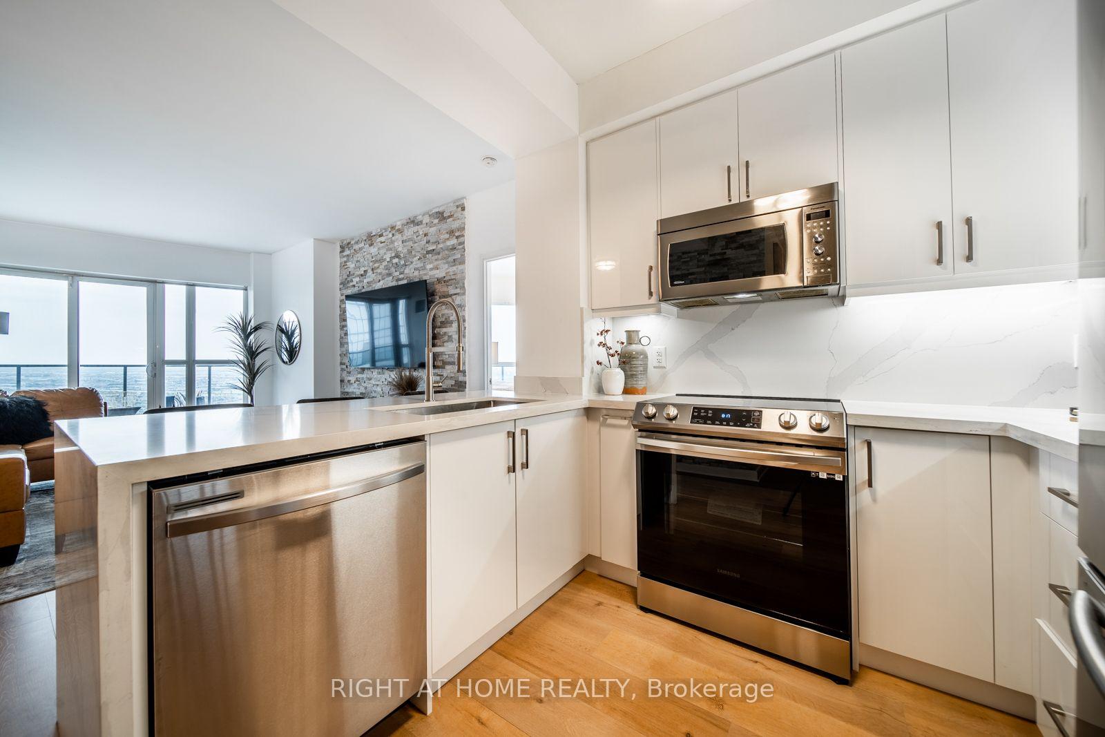 Photo 7 of Unit 5207, 60 Absolute Avenue, Mississauga, City Centre — HOMEH