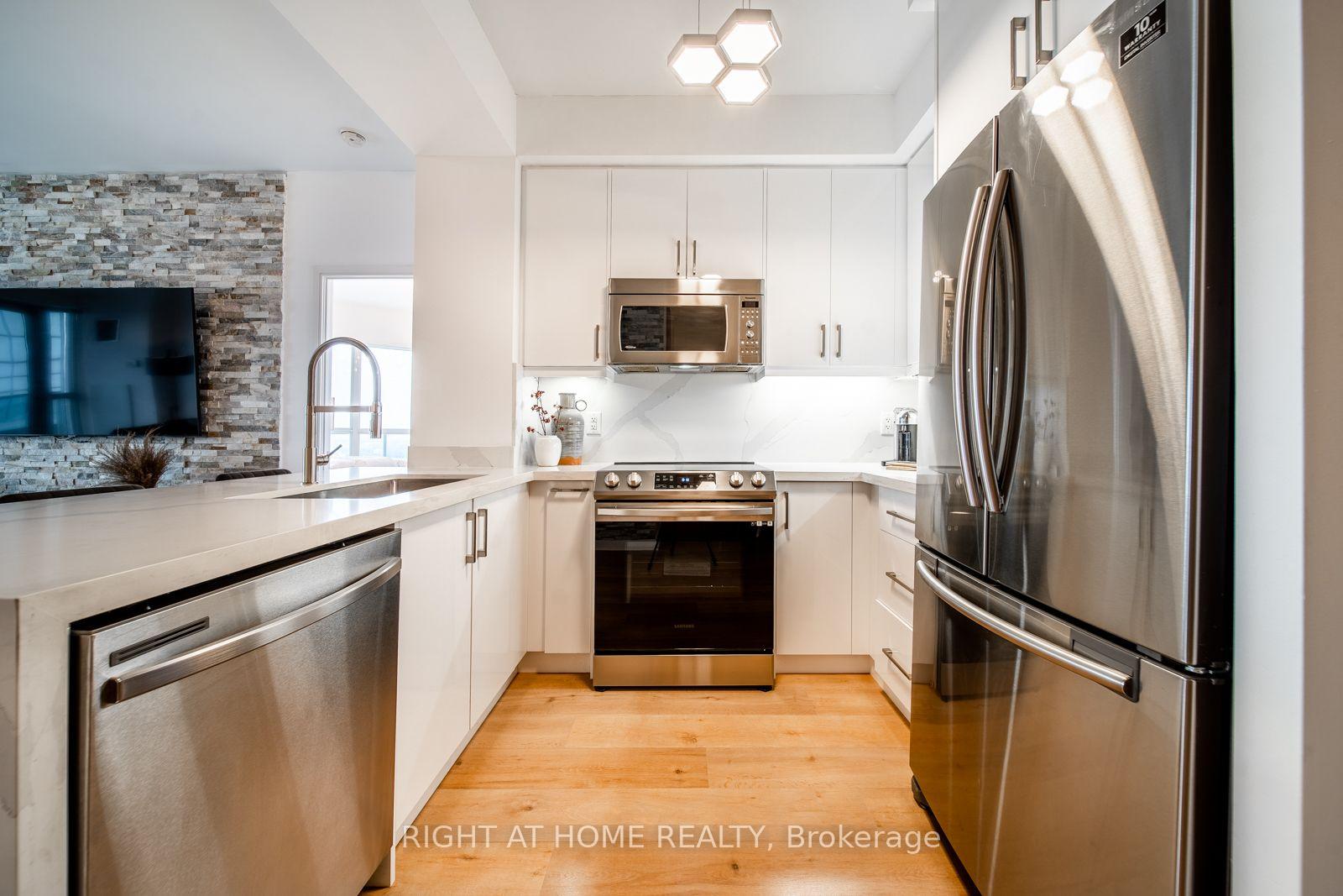 Photo 8 of Unit 5207, 60 Absolute Avenue, Mississauga, City Centre — HOMEH