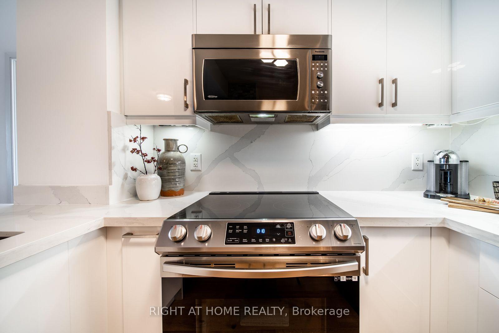 Photo 10 of Unit 5207, 60 Absolute Avenue, Mississauga, City Centre — HOMEH