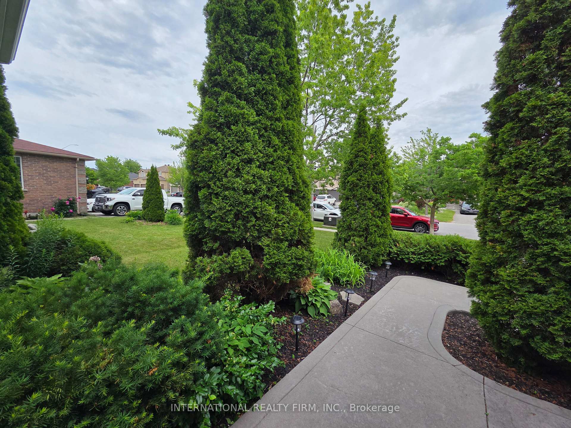 Photo 3 of 132 Esther Drive, Barrie, Painswick South — HOMEH