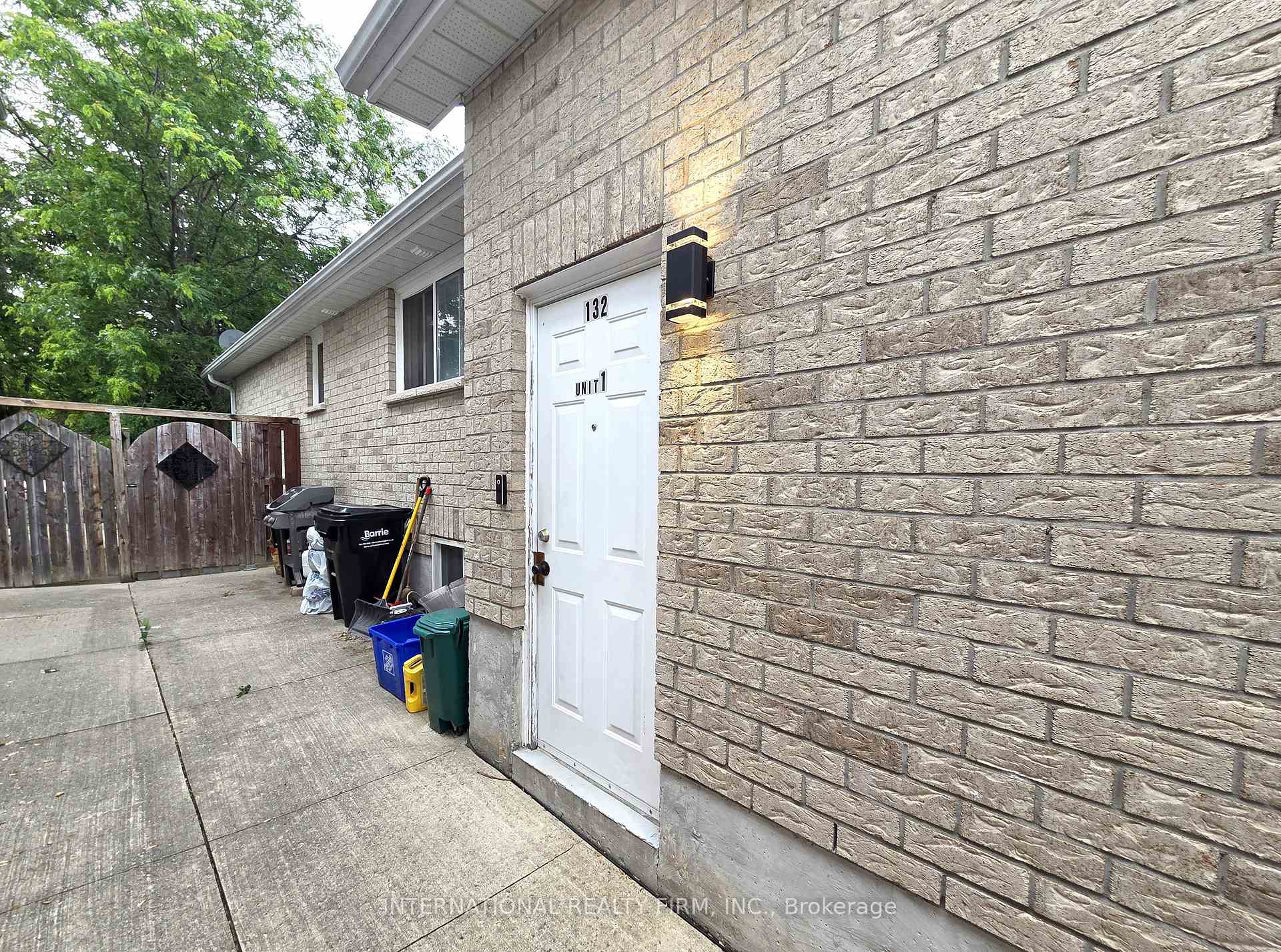 Photo 4 of 132 Esther Drive, Barrie, Painswick South — HOMEH