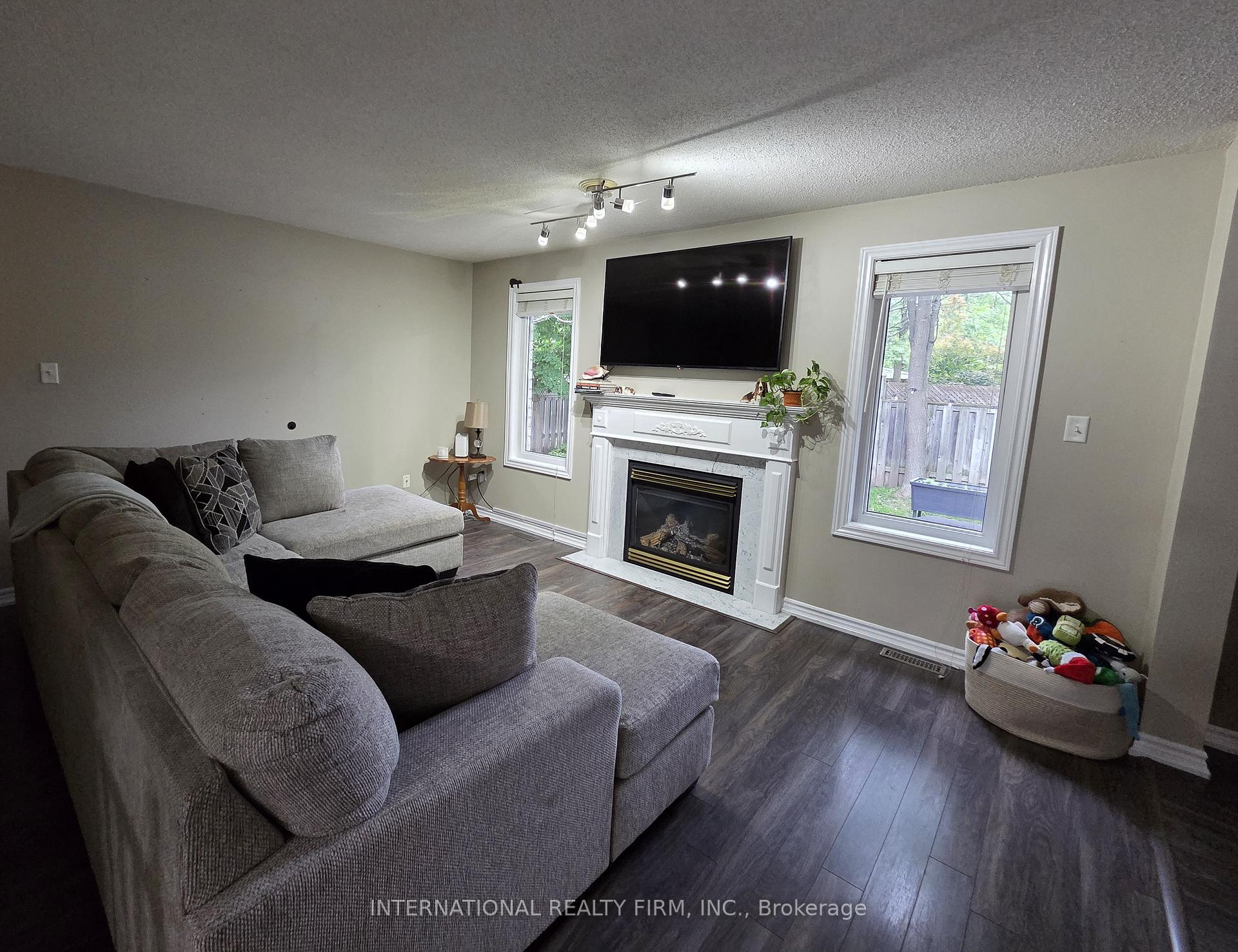 Photo 8 of 132 Esther Drive, Barrie, Painswick South — HOMEH