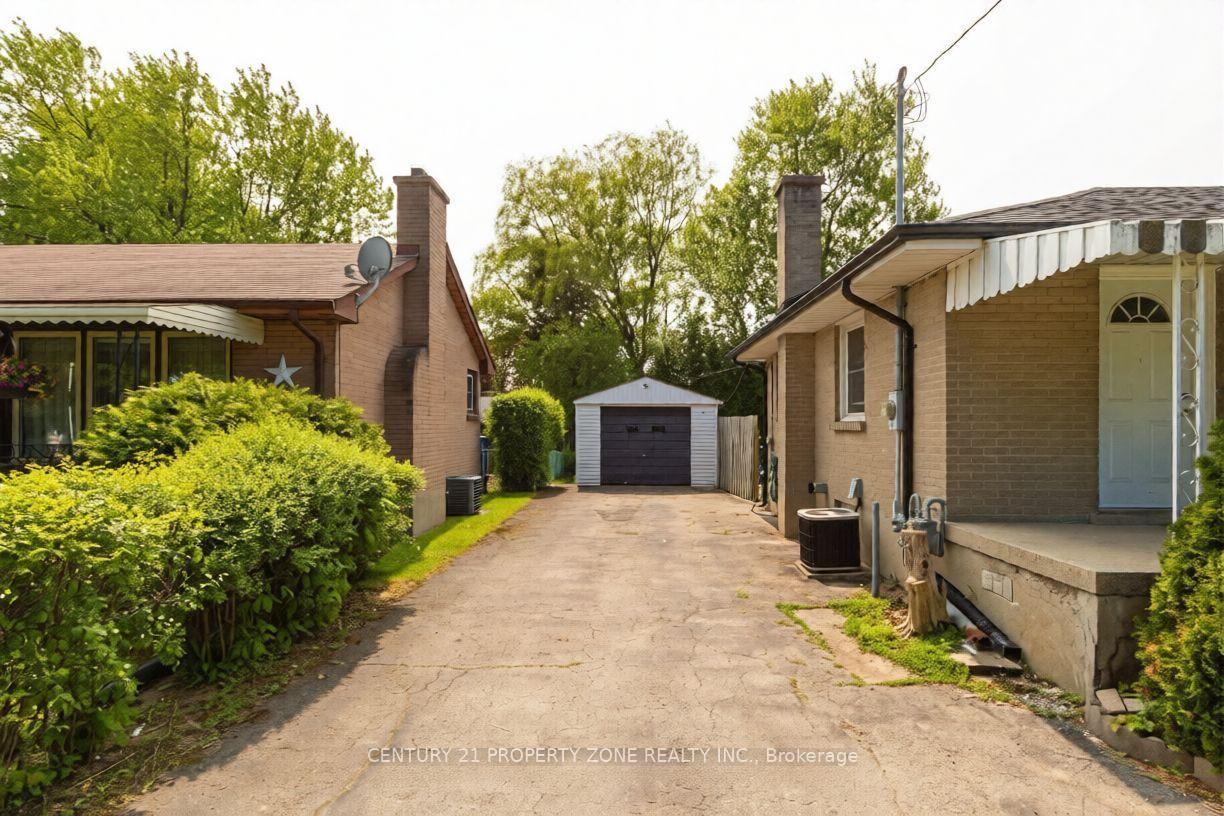 Photo 3 of 221 Starlight Avenue, London, East H — HOMEH