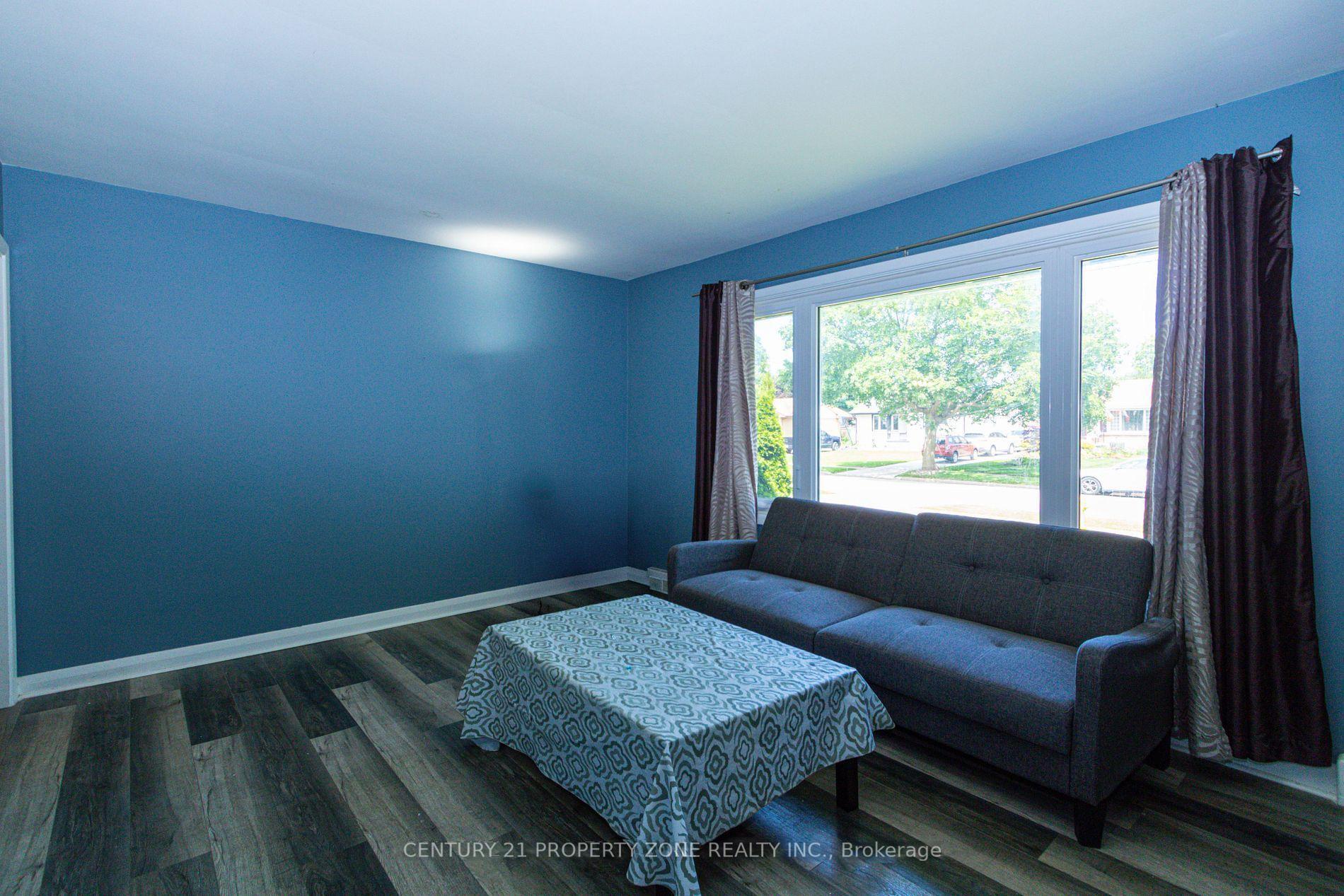 Photo 5 of 221 Starlight Avenue, London, East H — HOMEH
