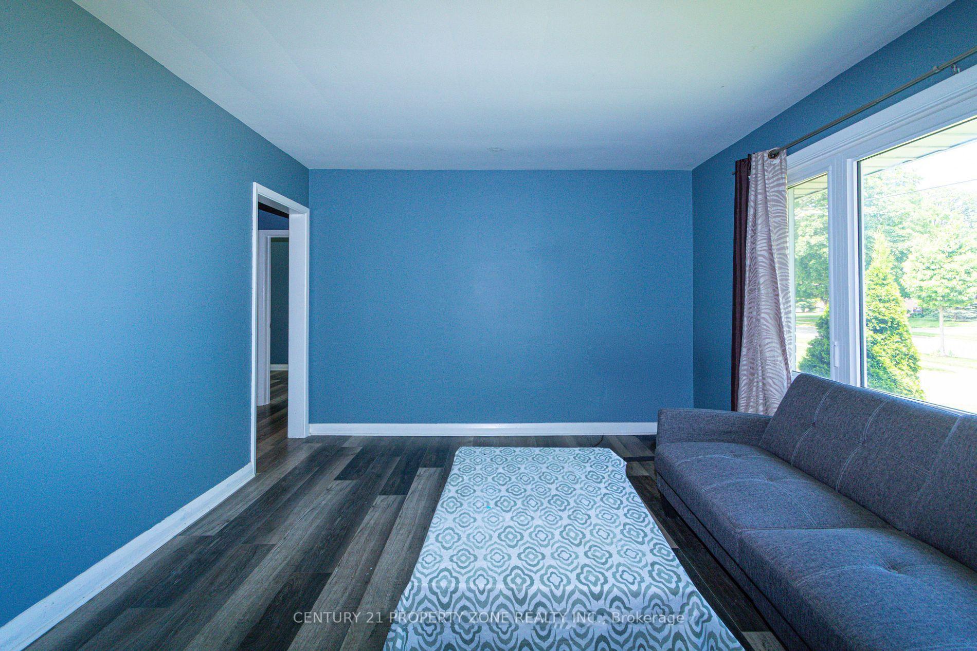 Photo 6 of 221 Starlight Avenue, London, East H — HOMEH