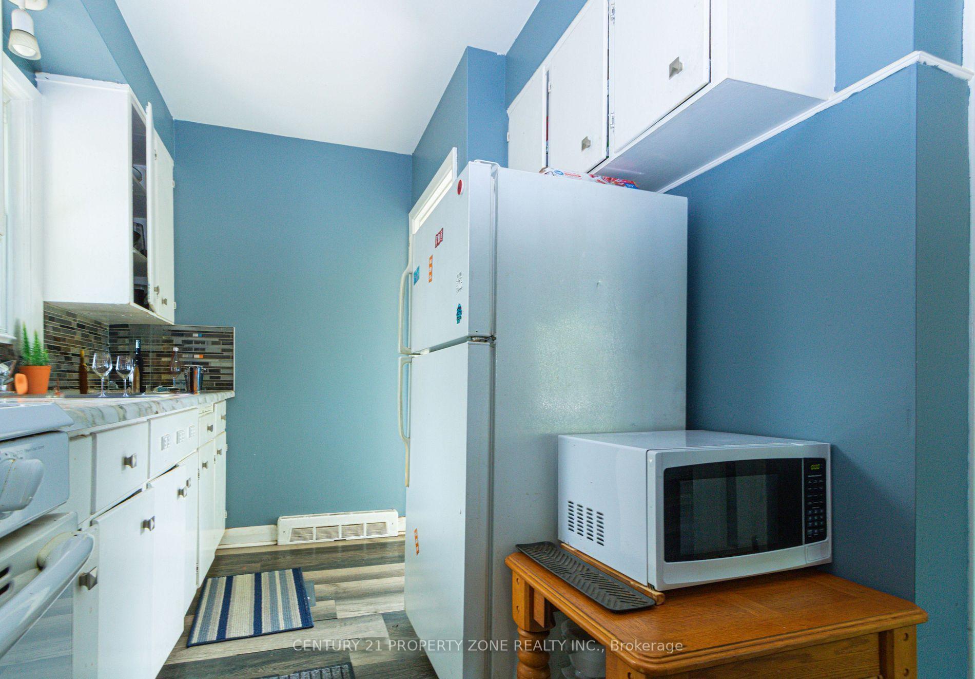 Photo 11 of 221 Starlight Avenue, London, East H — HOMEH