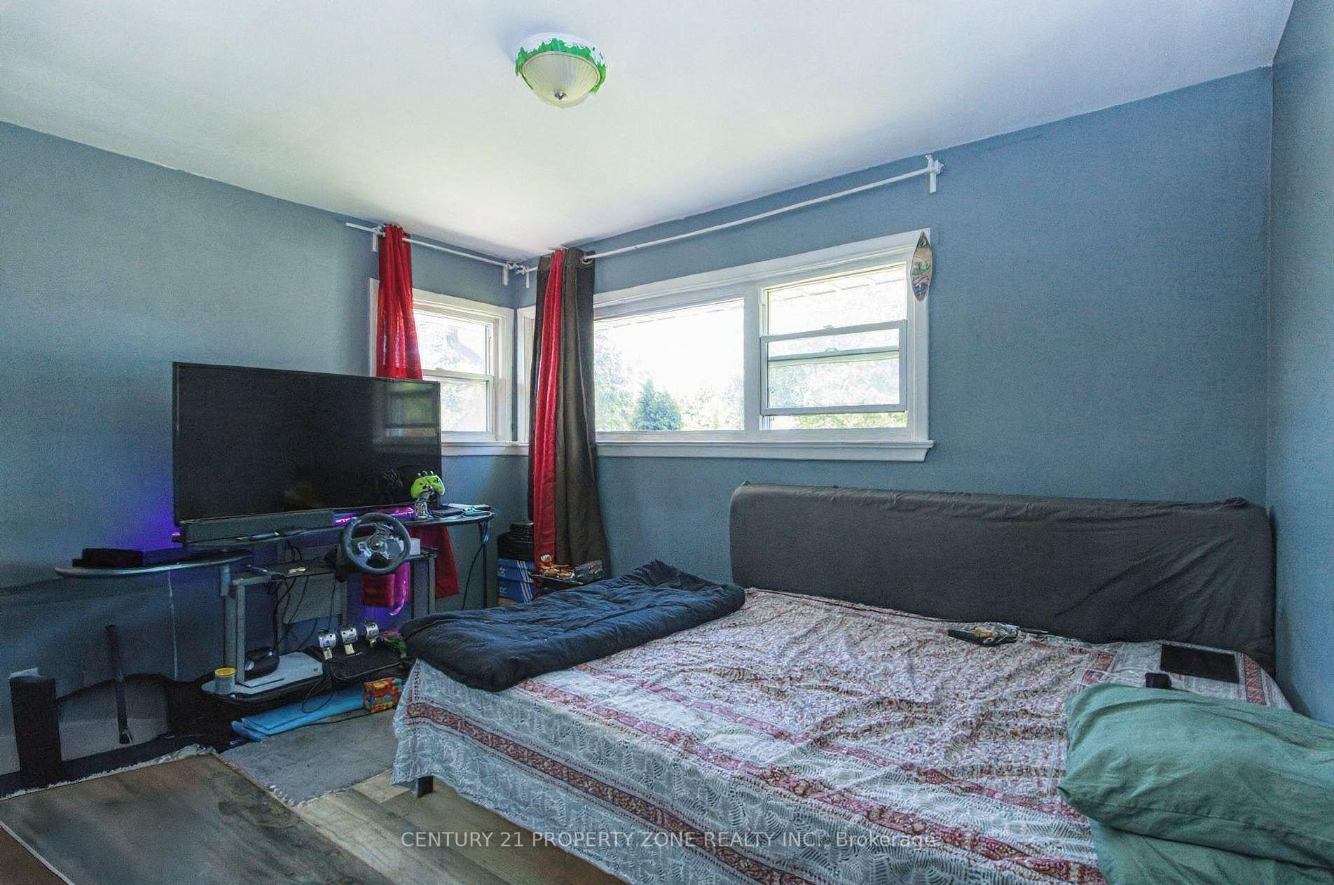 Photo 12 of 221 Starlight Avenue, London, East H — HOMEH