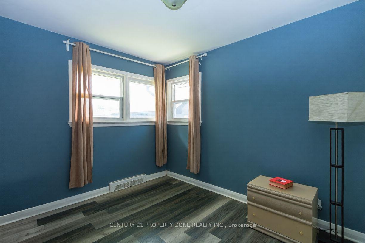 Photo 14 of 221 Starlight Avenue, London, East H — HOMEH
