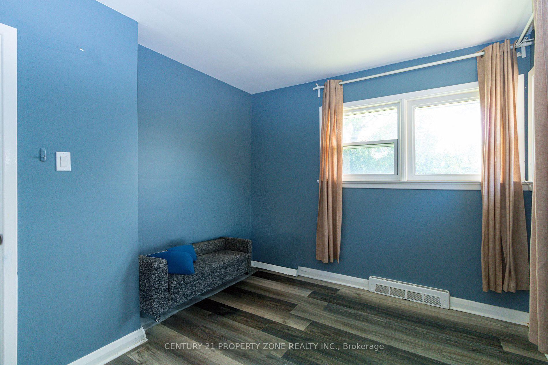 Photo 15 of 221 Starlight Avenue, London, East H — HOMEH