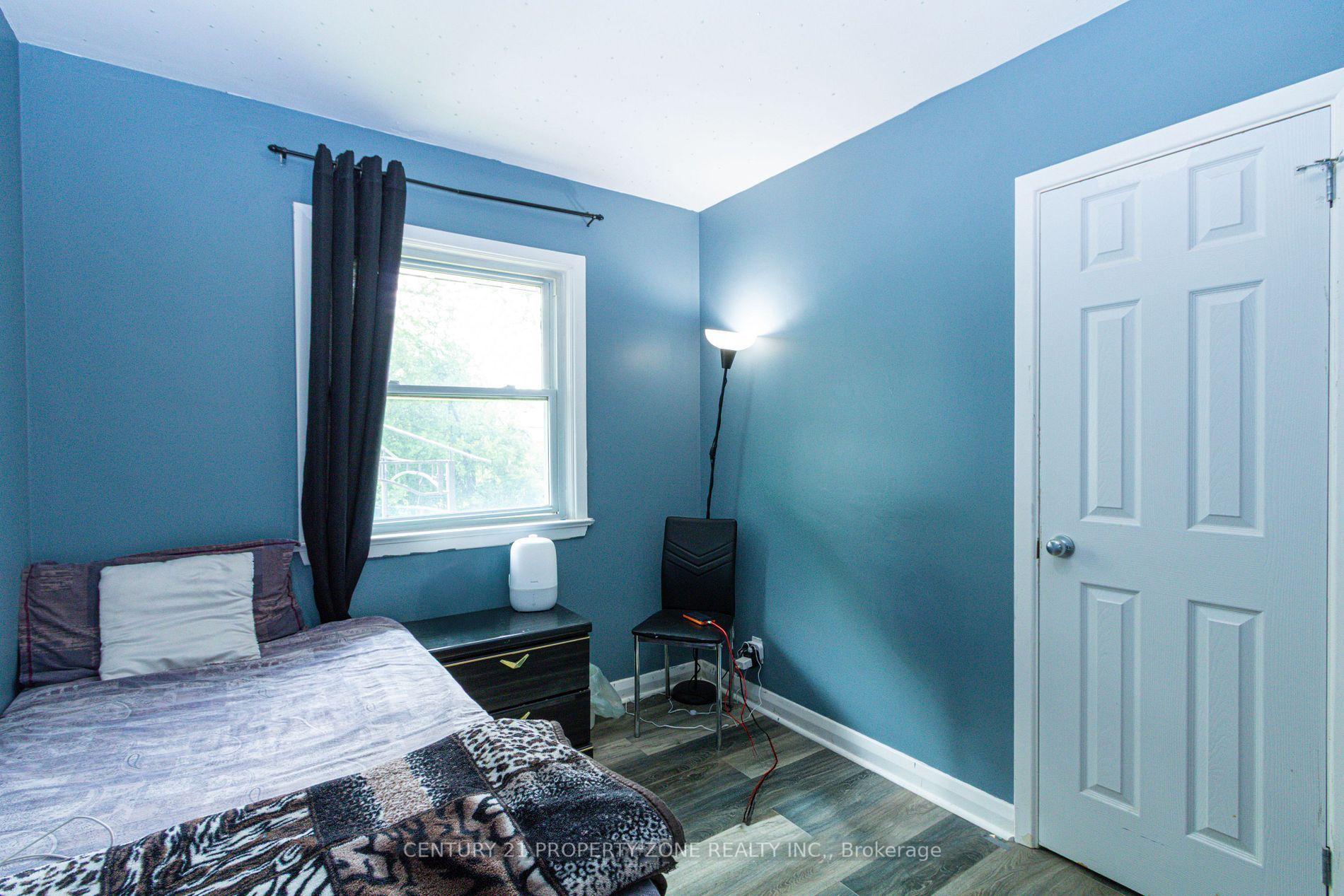 Photo 17 of 221 Starlight Avenue, London, East H — HOMEH
