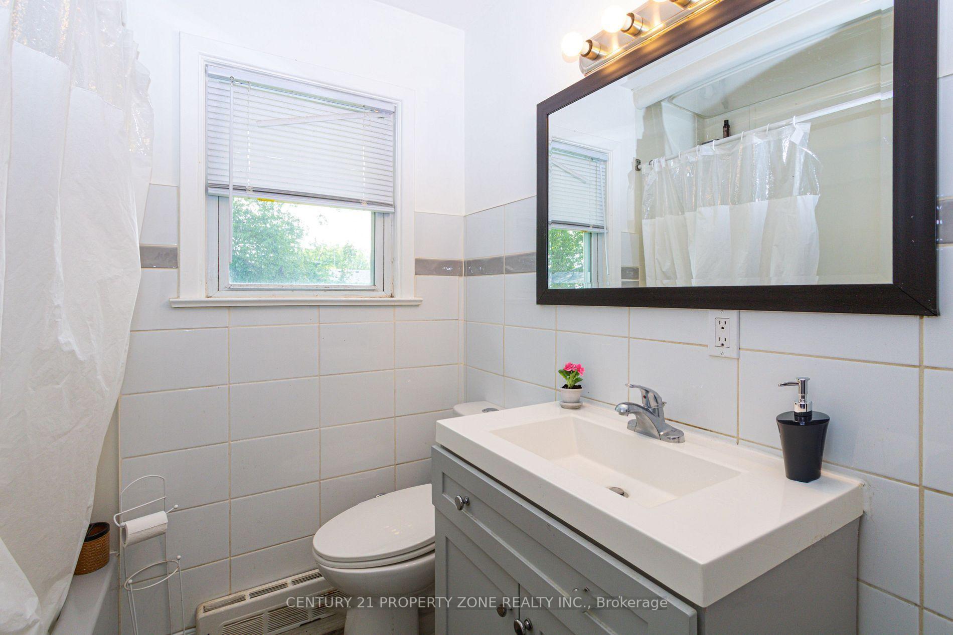 Photo 18 of 221 Starlight Avenue, London, East H — HOMEH