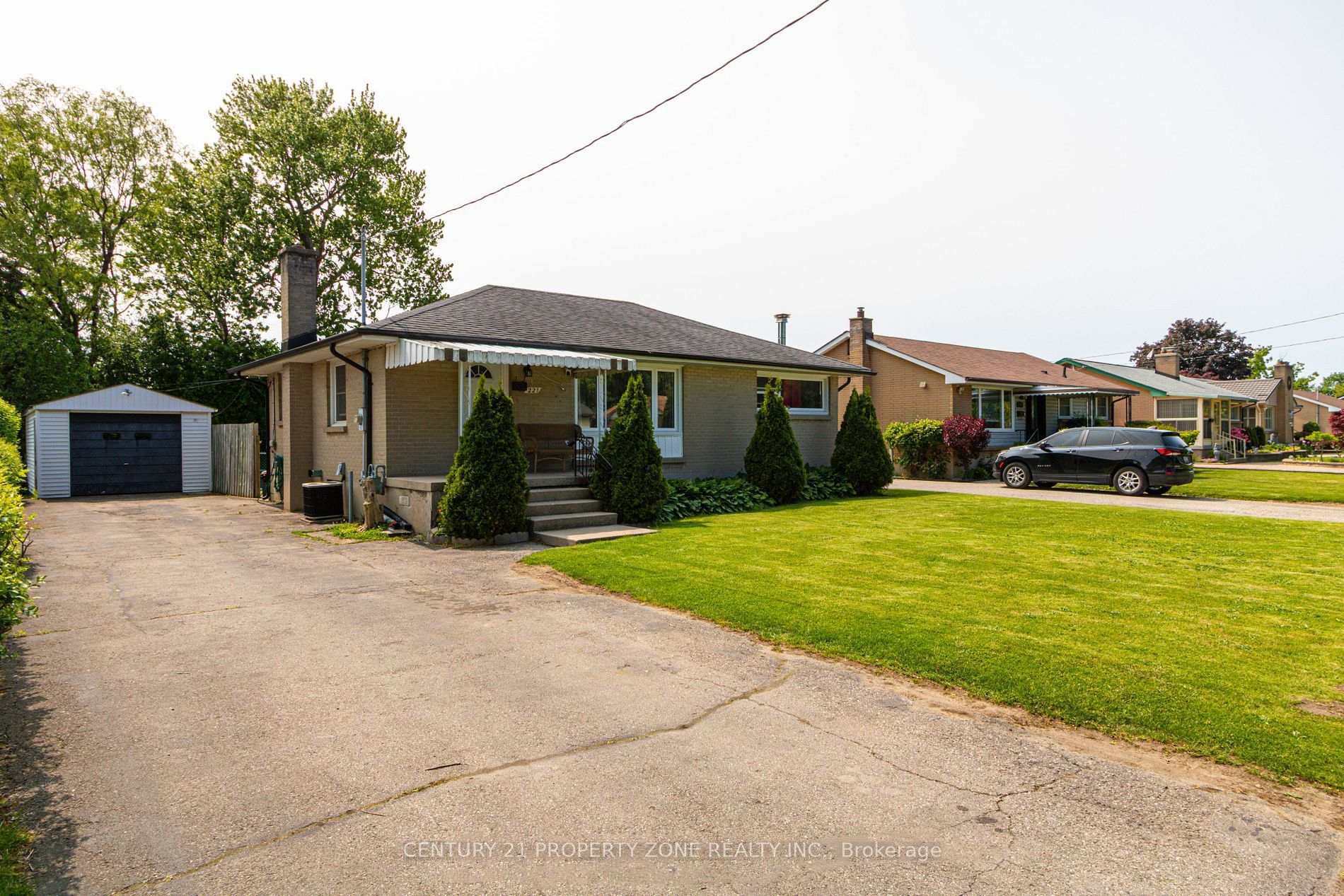 Photo 22 of 221 Starlight Avenue, London, East H — HOMEH