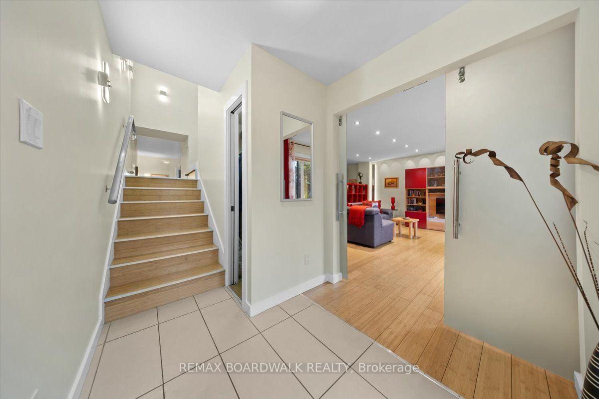 Photo 3 of 154 Duford Street, Ottawa, Vanier — HOMEH