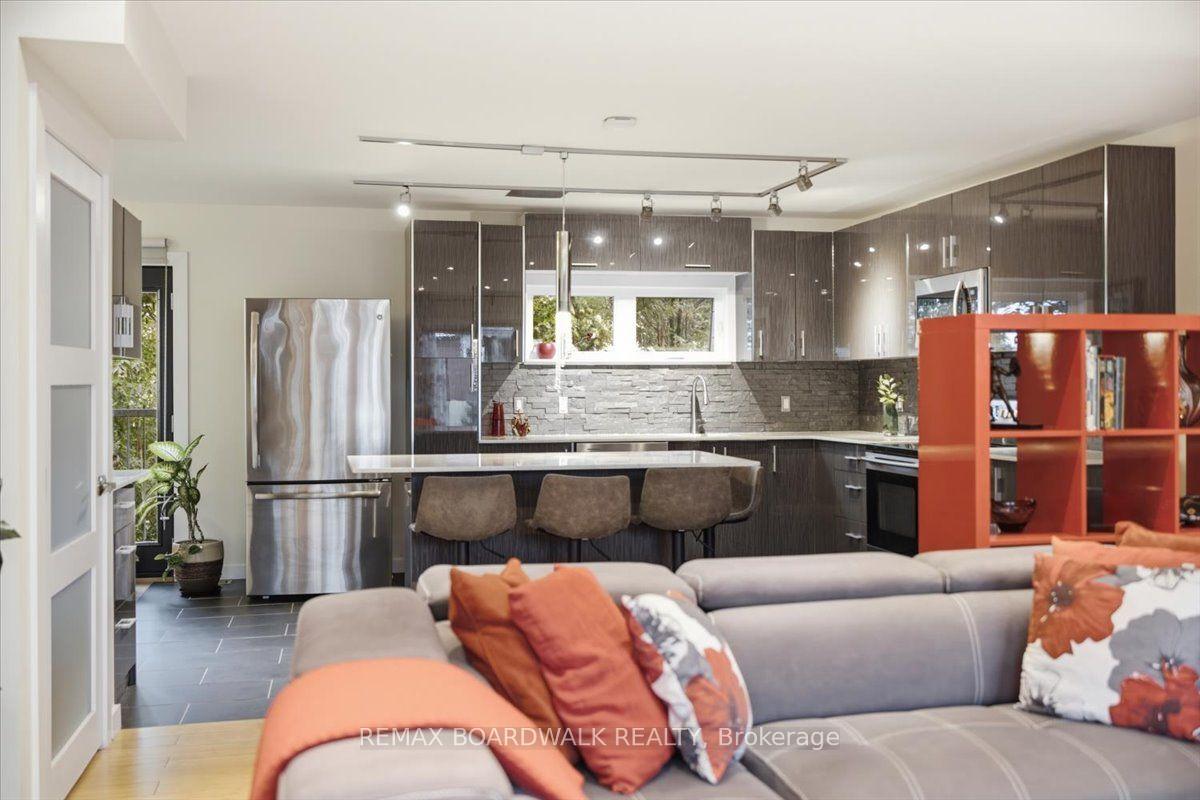 Photo 5 of 154 Duford Street, Ottawa, Vanier — HOMEH