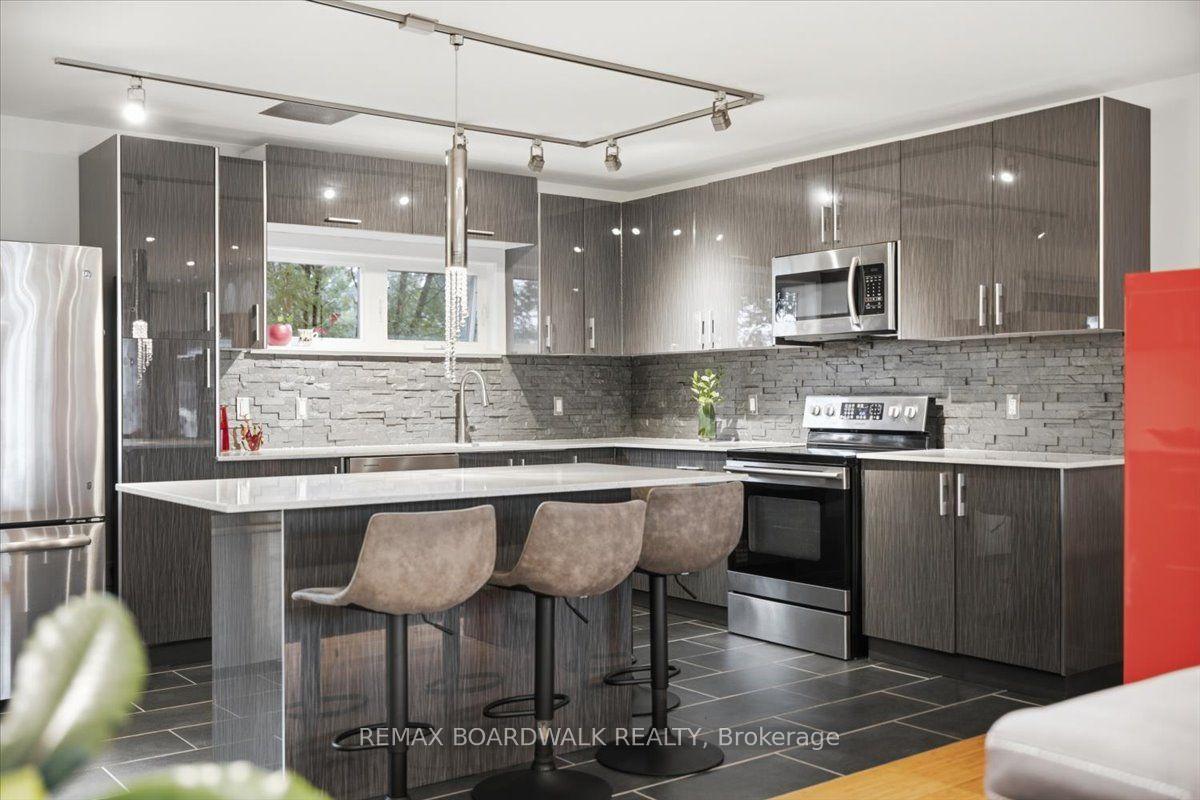 Photo 6 of 154 Duford Street, Ottawa, Vanier — HOMEH