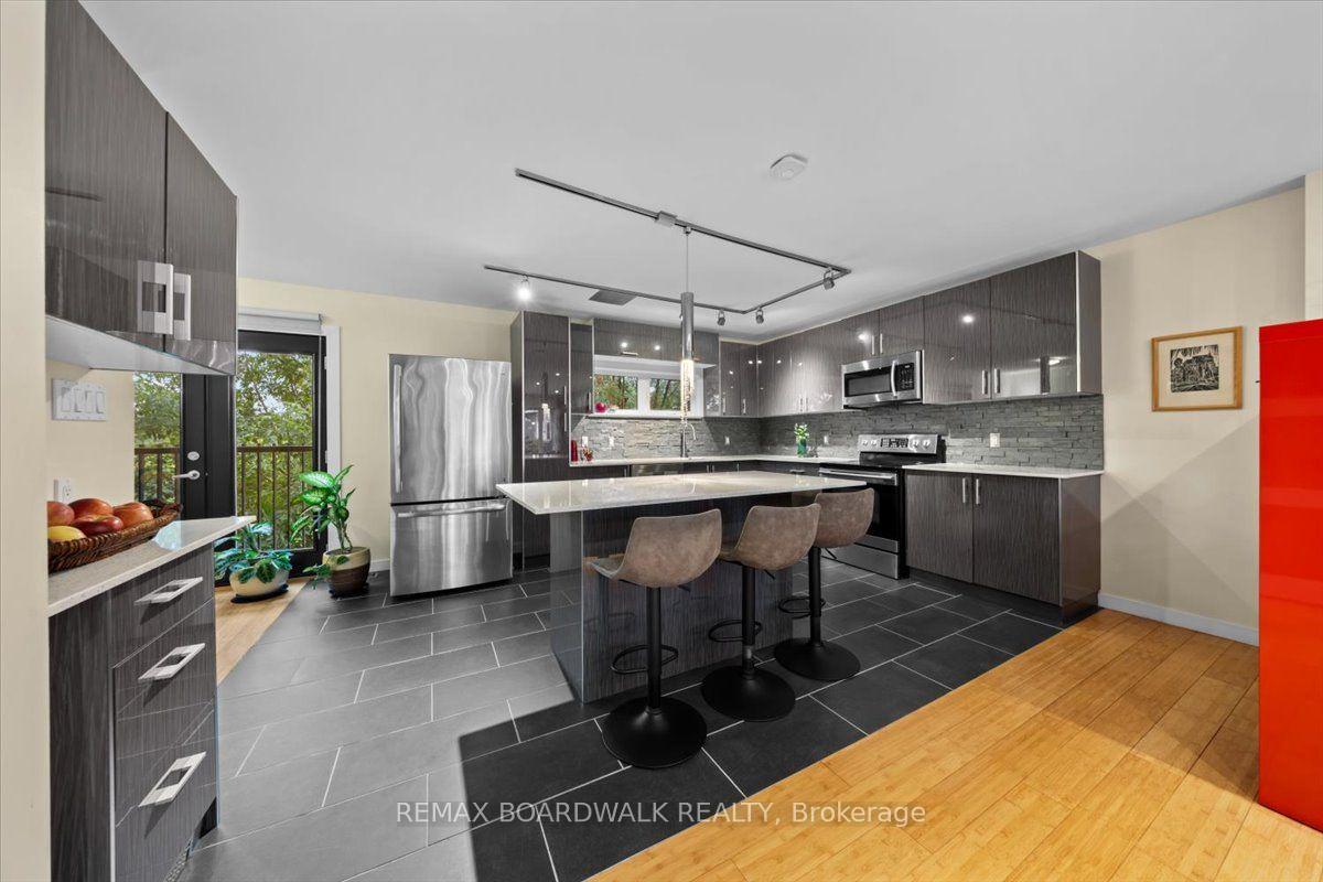 Photo 10 of 154 Duford Street, Ottawa, Vanier — HOMEH