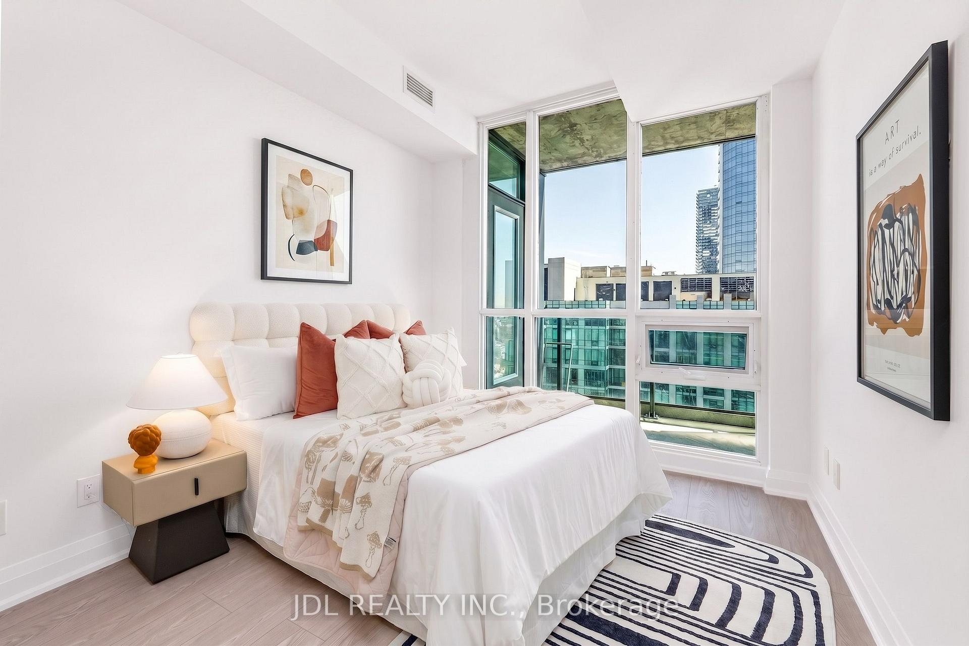 Photo 2 of Unit 4006, 16 Harbour Street, Toronto, Waterfront Communities — HOMEH