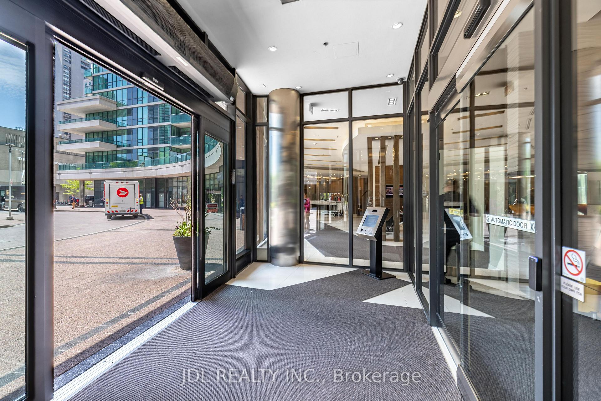 Photo 6 of Unit 4006, 16 Harbour Street, Toronto, Waterfront Communities — HOMEH