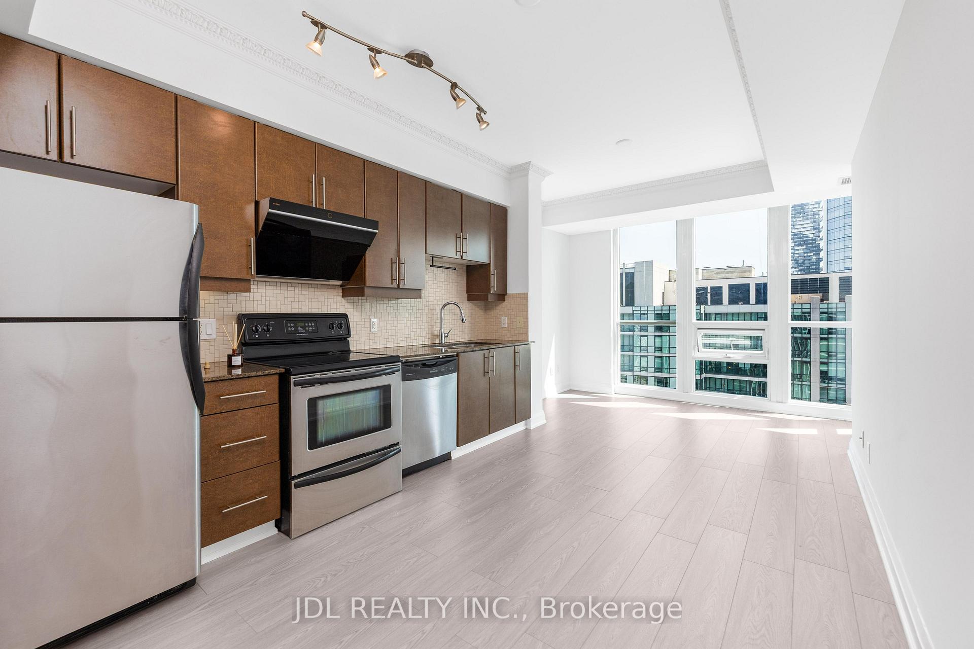 Photo 11 of Unit 4006, 16 Harbour Street, Toronto, Waterfront Communities — HOMEH