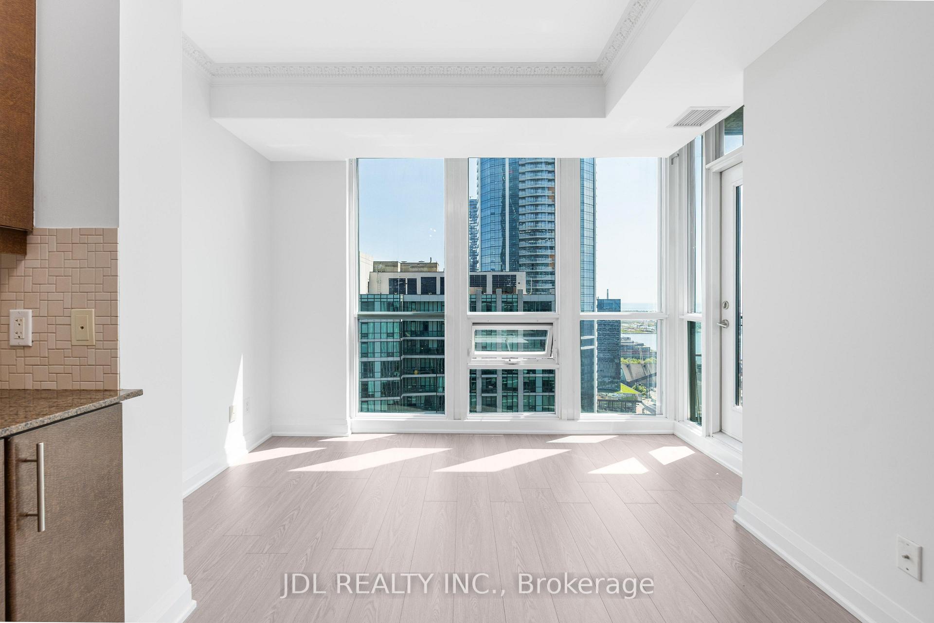 Photo 14 of Unit 4006, 16 Harbour Street, Toronto, Waterfront Communities — HOMEH
