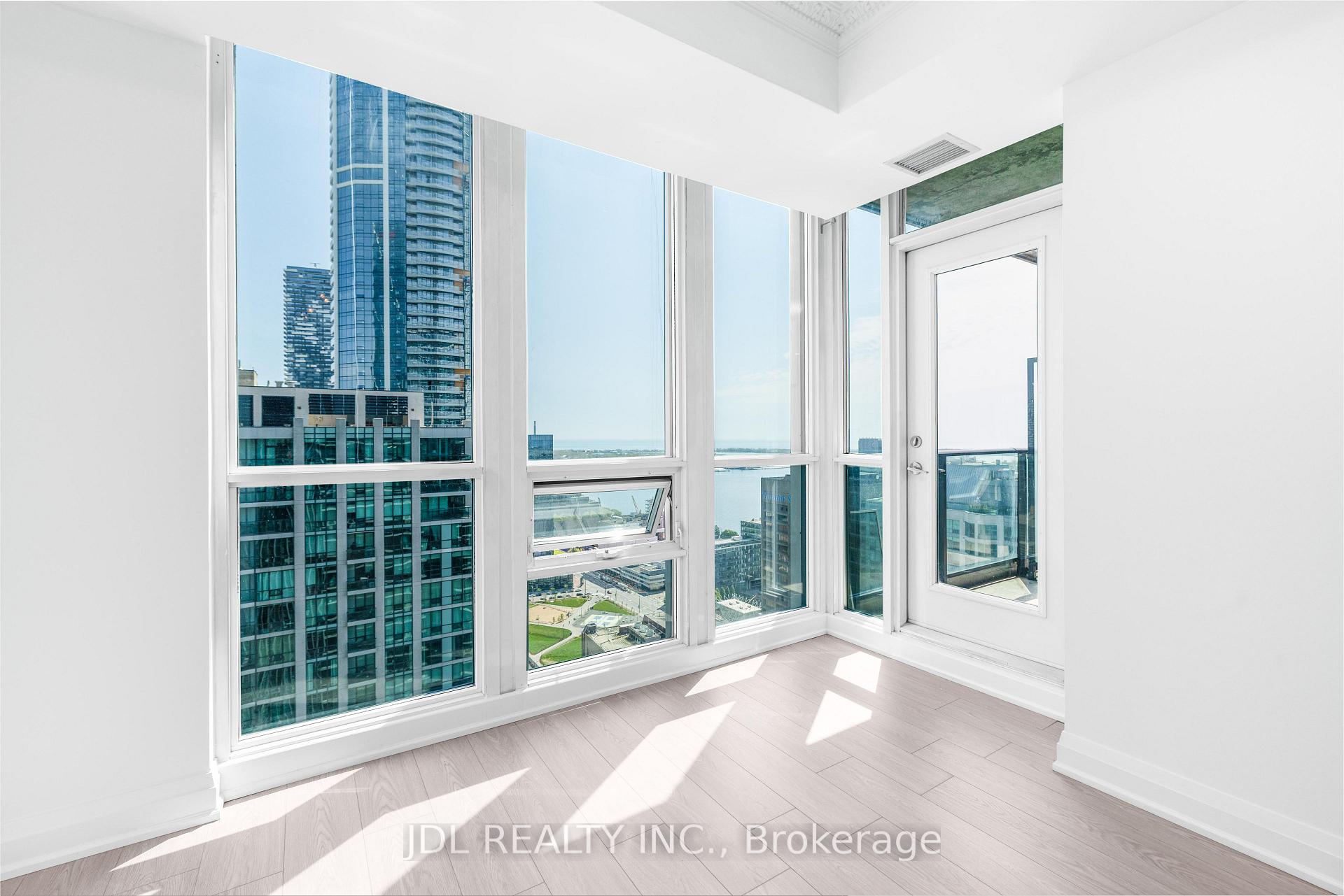 Photo 15 of Unit 4006, 16 Harbour Street, Toronto, Waterfront Communities — HOMEH