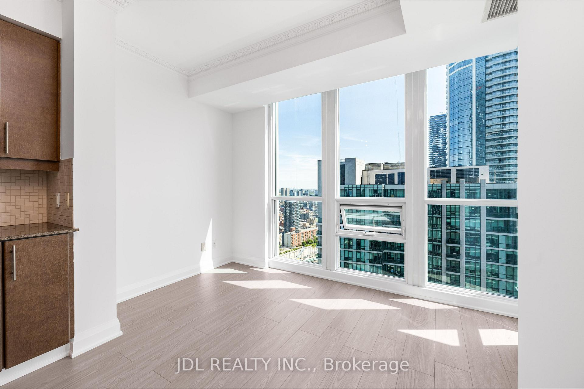 Photo 16 of Unit 4006, 16 Harbour Street, Toronto, Waterfront Communities — HOMEH