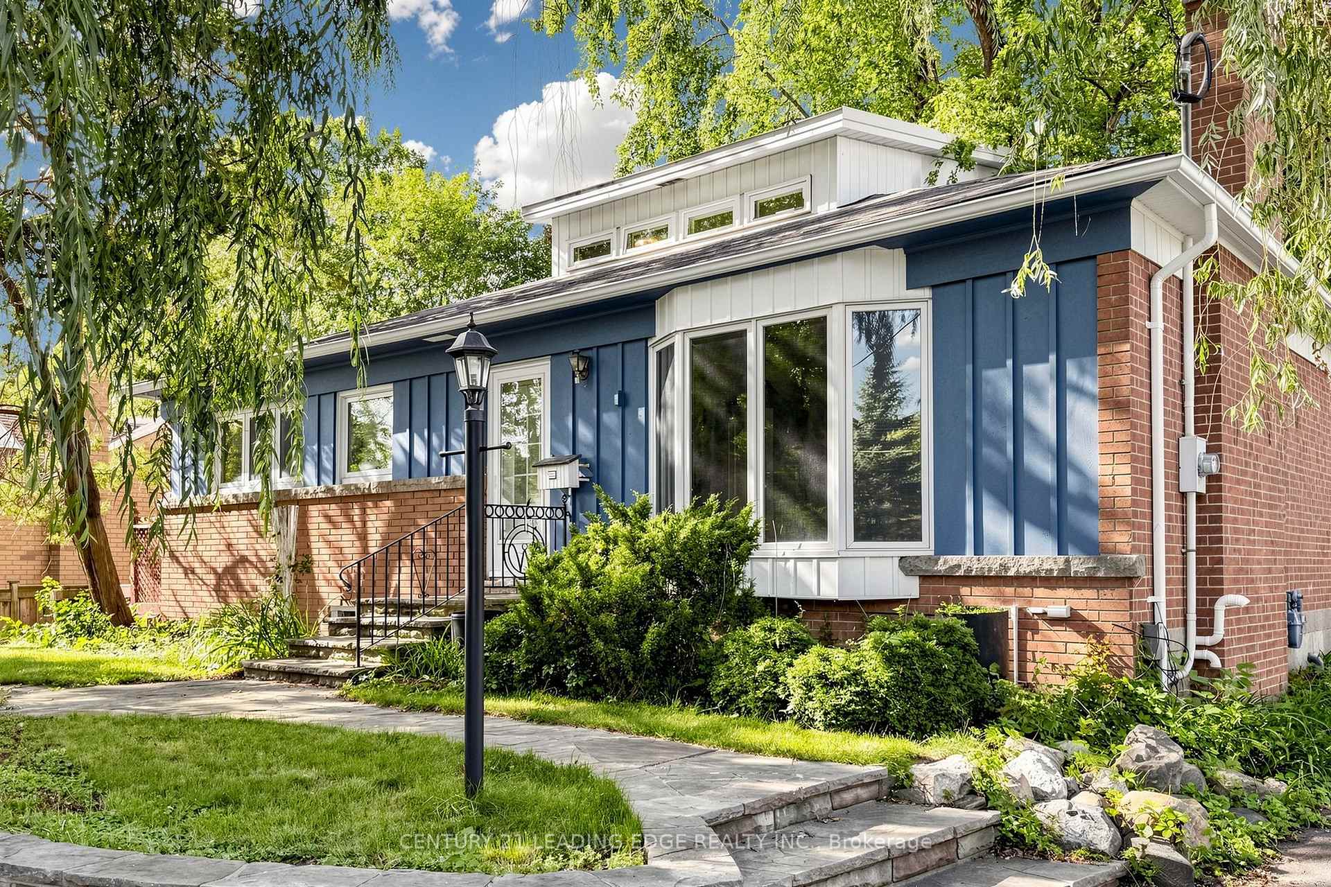 Photo 2 of 4 Rougecrest Drive, Markham, Markham Village — HOMEH