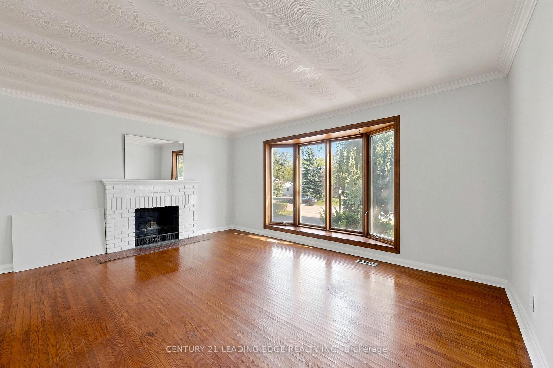 Photo 4 of 4 Rougecrest Drive, Markham, Markham Village — HOMEH