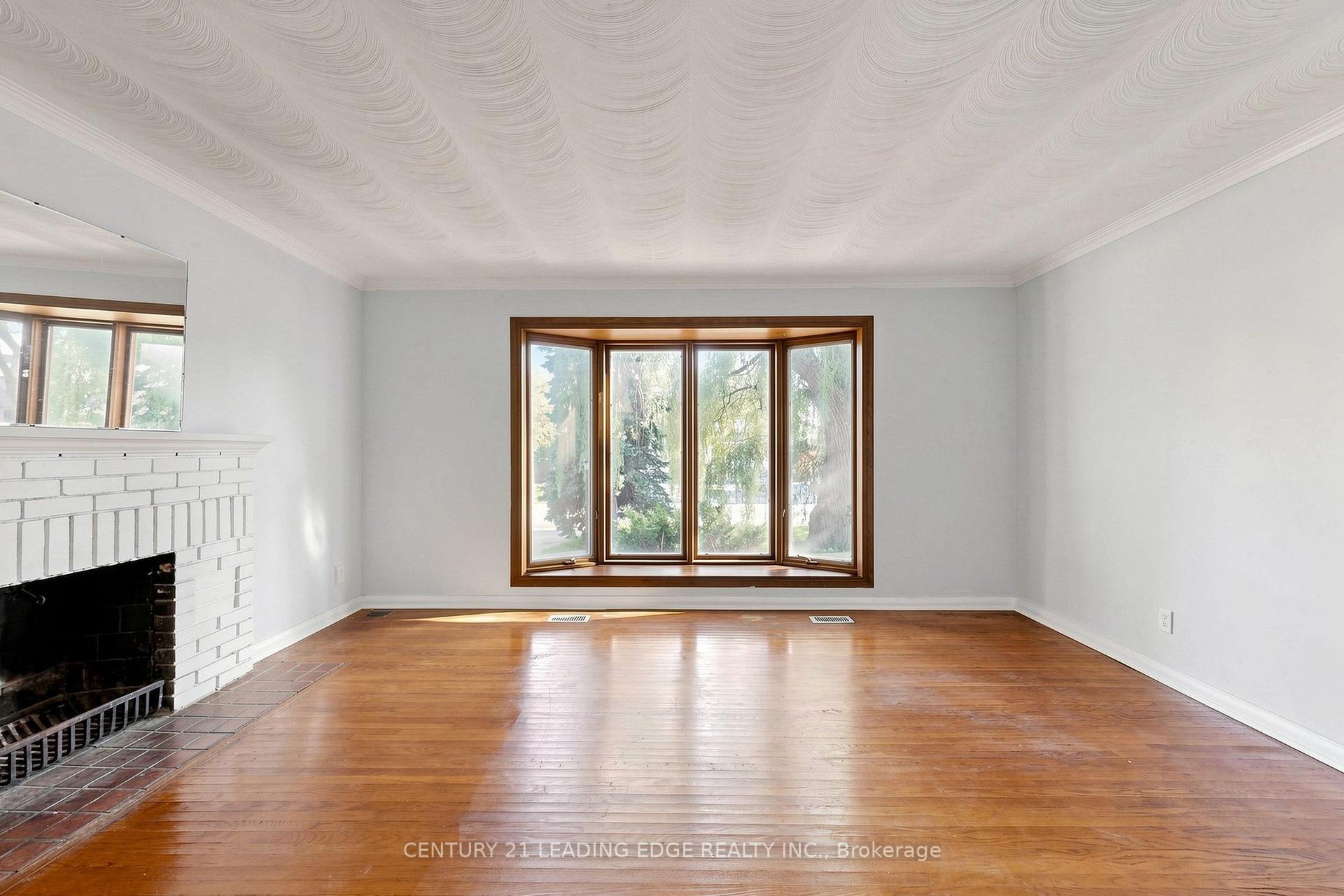Photo 5 of 4 Rougecrest Drive, Markham, Markham Village — HOMEH