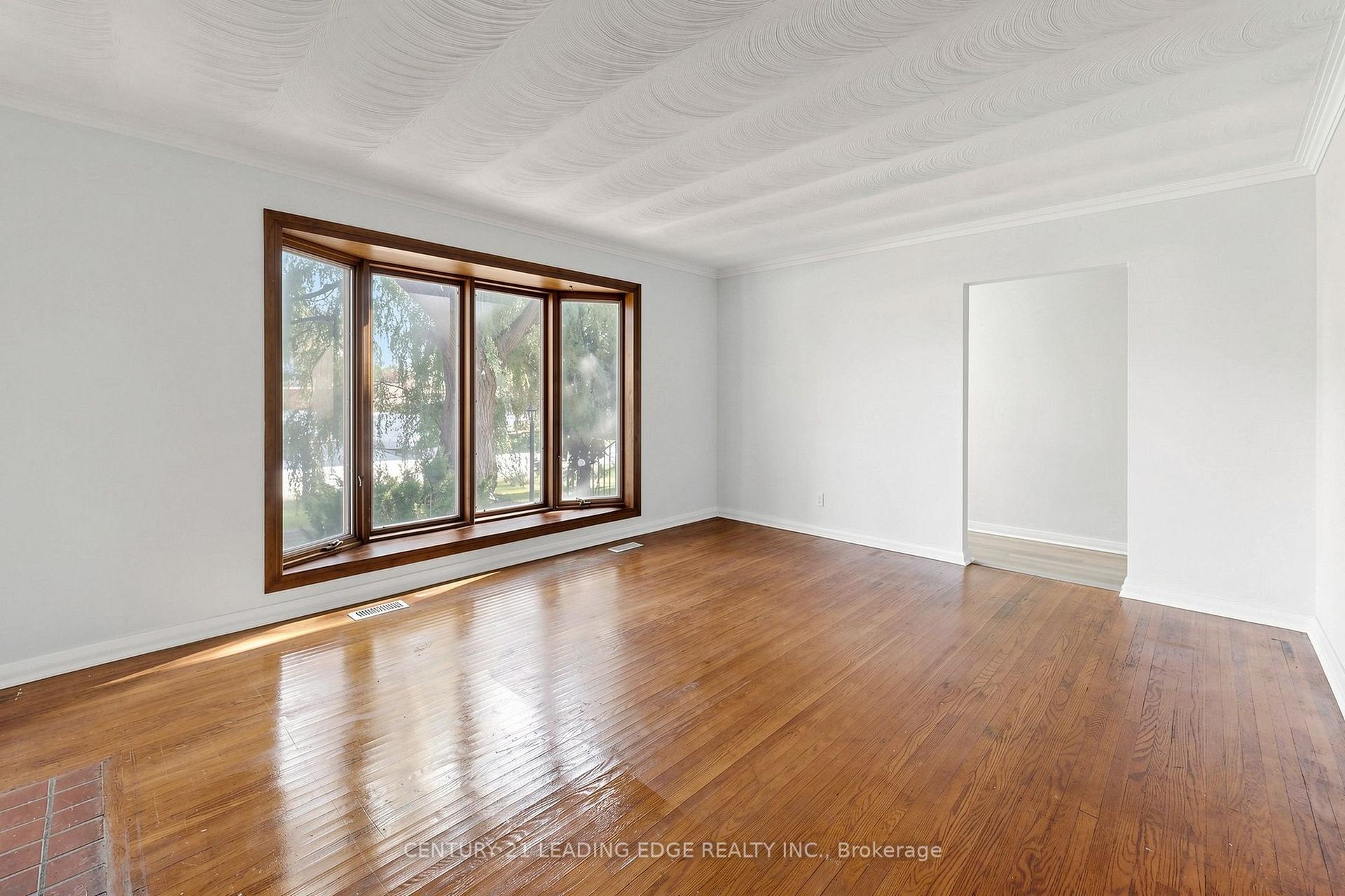 Photo 6 of 4 Rougecrest Drive, Markham, Markham Village — HOMEH