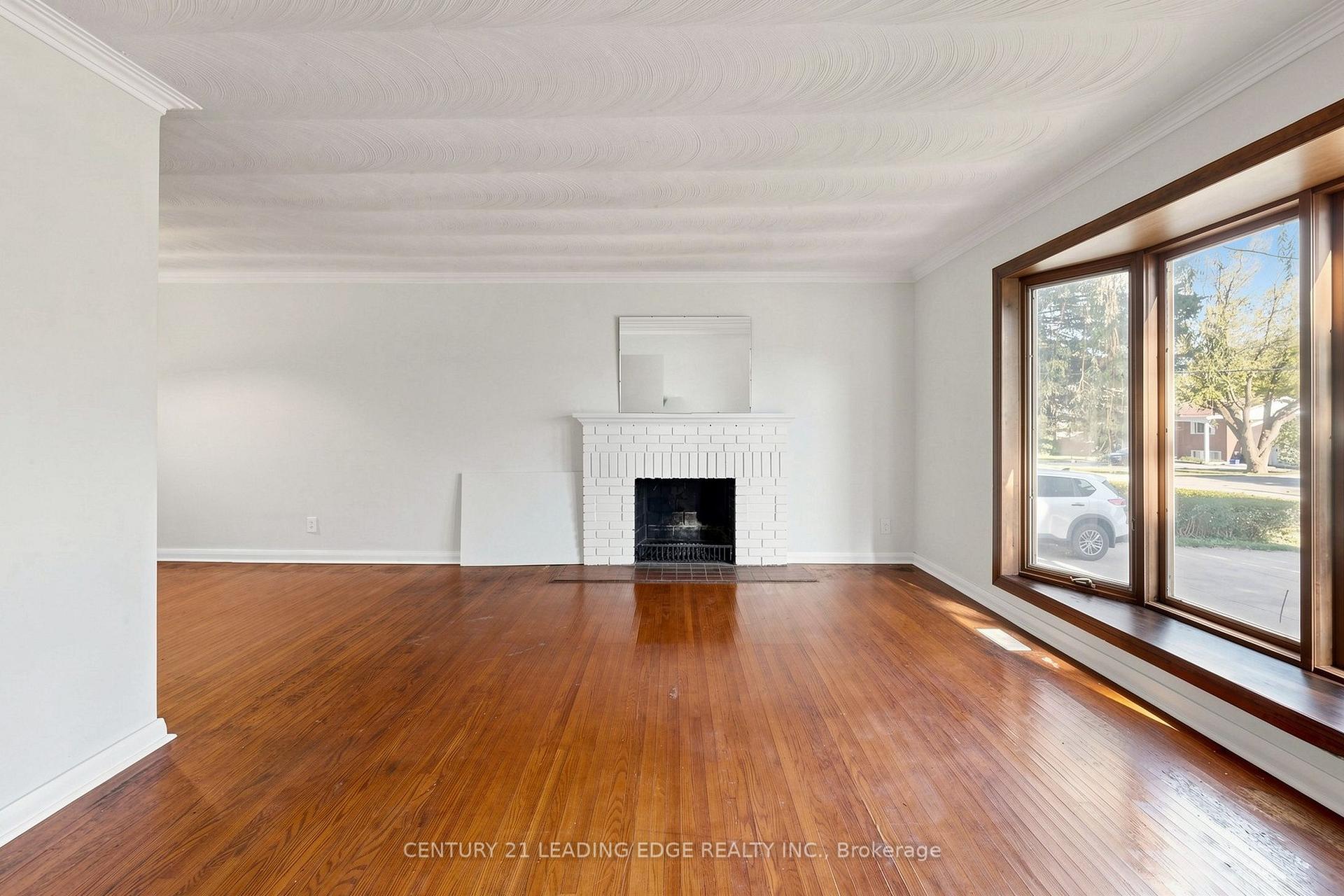 Photo 7 of 4 Rougecrest Drive, Markham, Markham Village — HOMEH