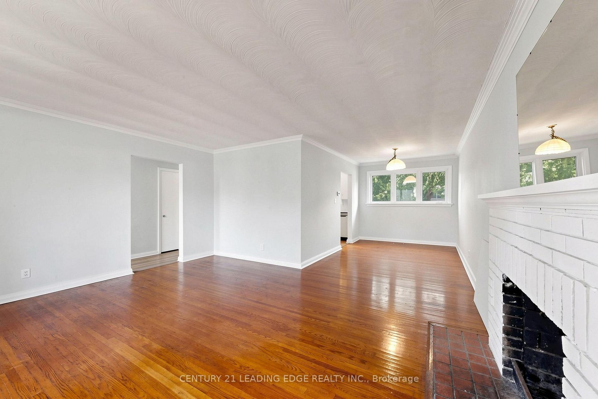 Photo 10 of 4 Rougecrest Drive, Markham, Markham Village — HOMEH