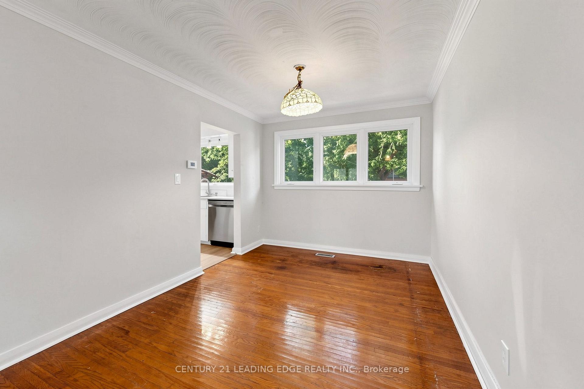 Photo 11 of 4 Rougecrest Drive, Markham, Markham Village — HOMEH