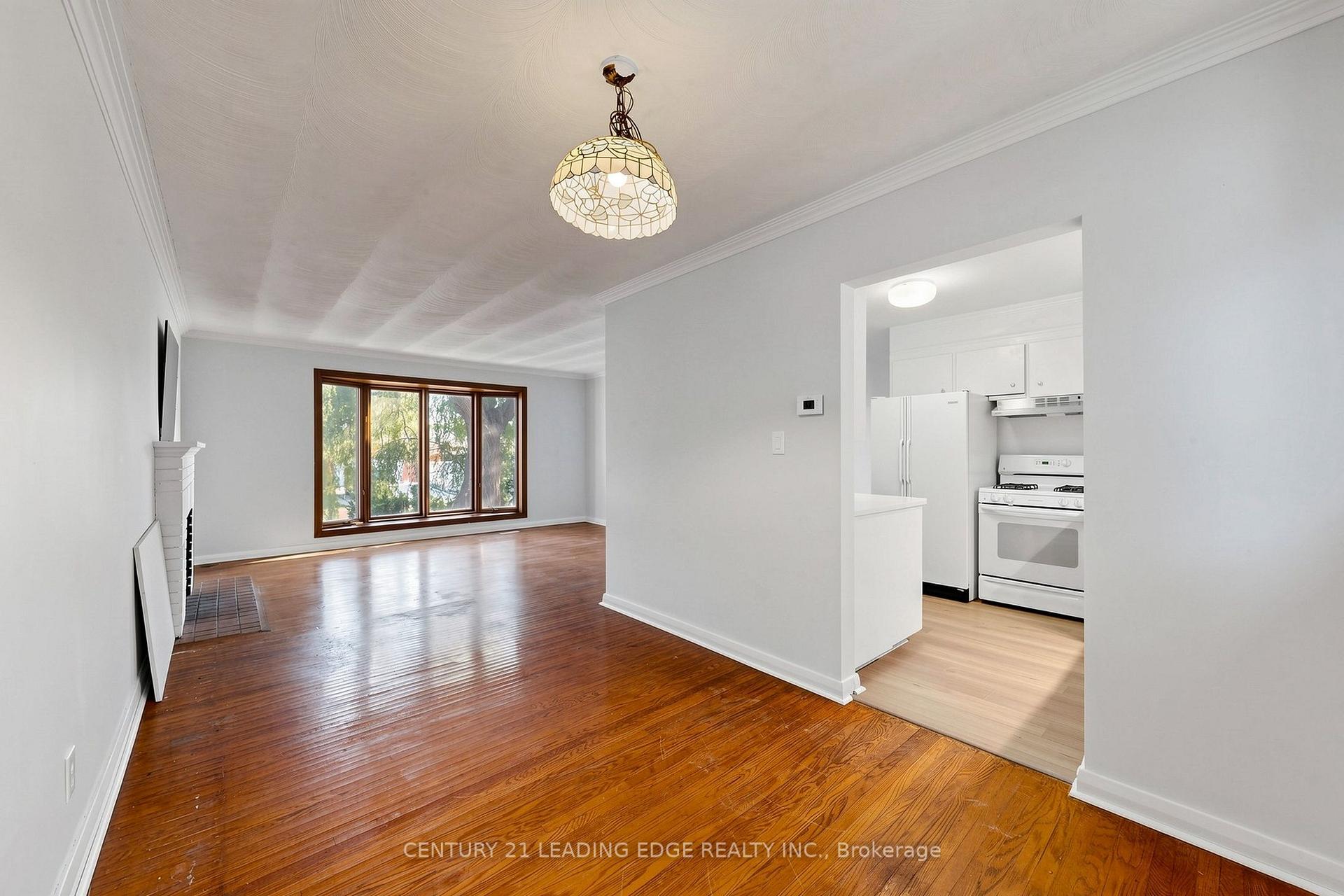Photo 14 of 4 Rougecrest Drive, Markham, Markham Village — HOMEH