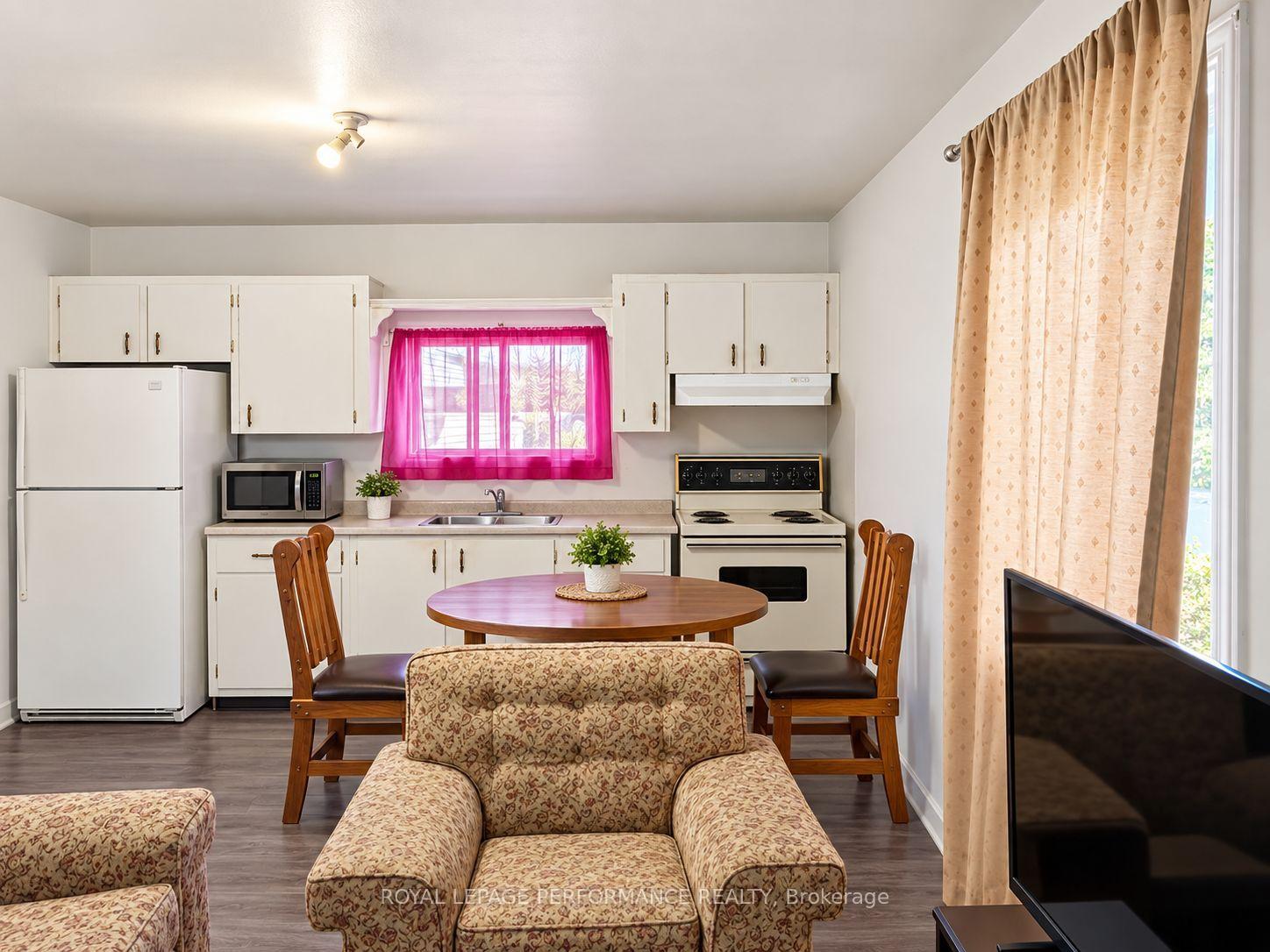 Photo 5 of 271-267 Twelfth Street W, Cornwall, Cornwall — HOMEH