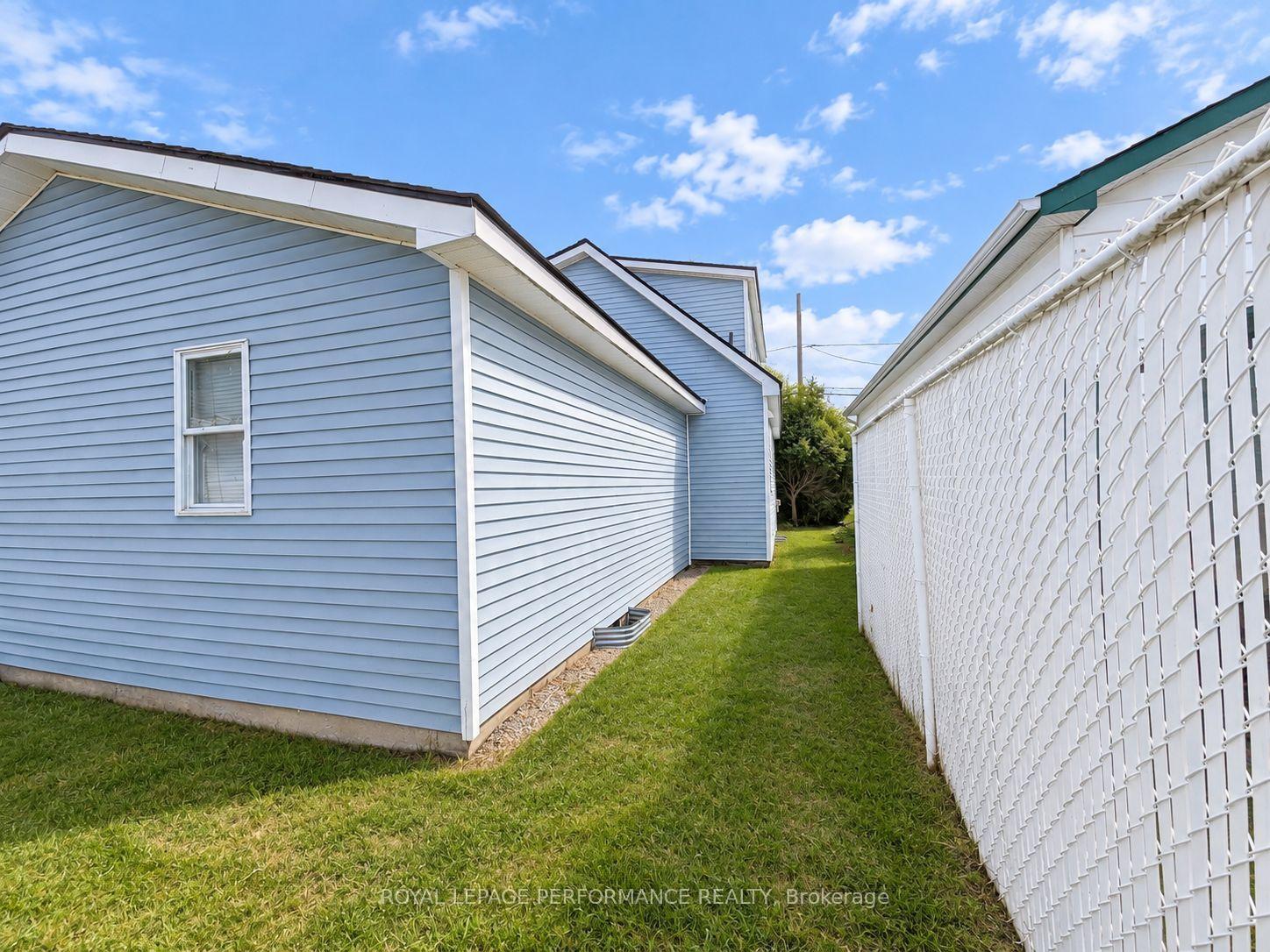 Photo 15 of 271-267 Twelfth Street W, Cornwall, Cornwall — HOMEH