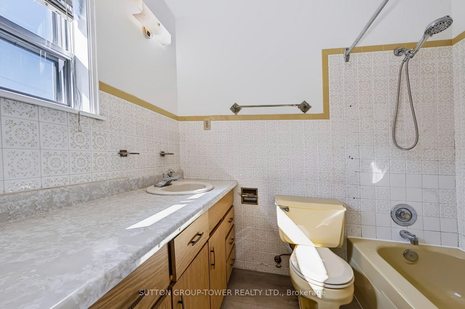 Photo 48 of 58 Shelborne Avenue, Toronto, Bedford Park-Nortown — HOMEH