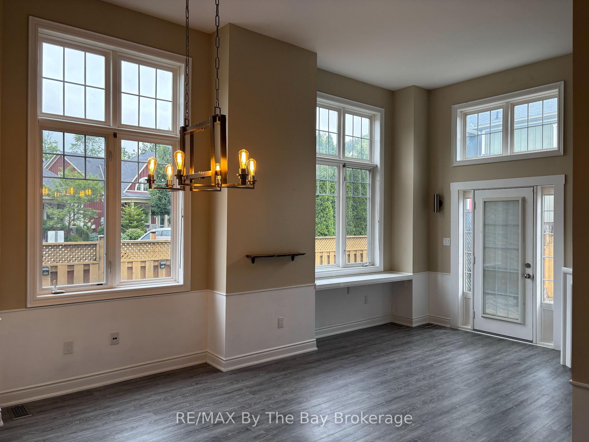 Photo 6 of 300 Stonebridge Boulevard, Wasaga Beach — HOMEH
