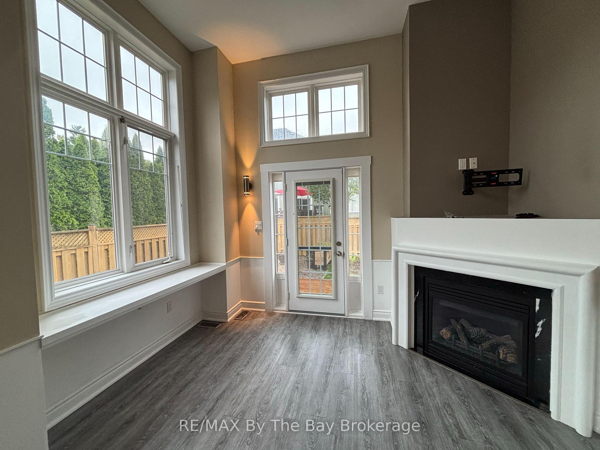 Photo 9 of 300 Stonebridge Boulevard, Wasaga Beach — HOMEH